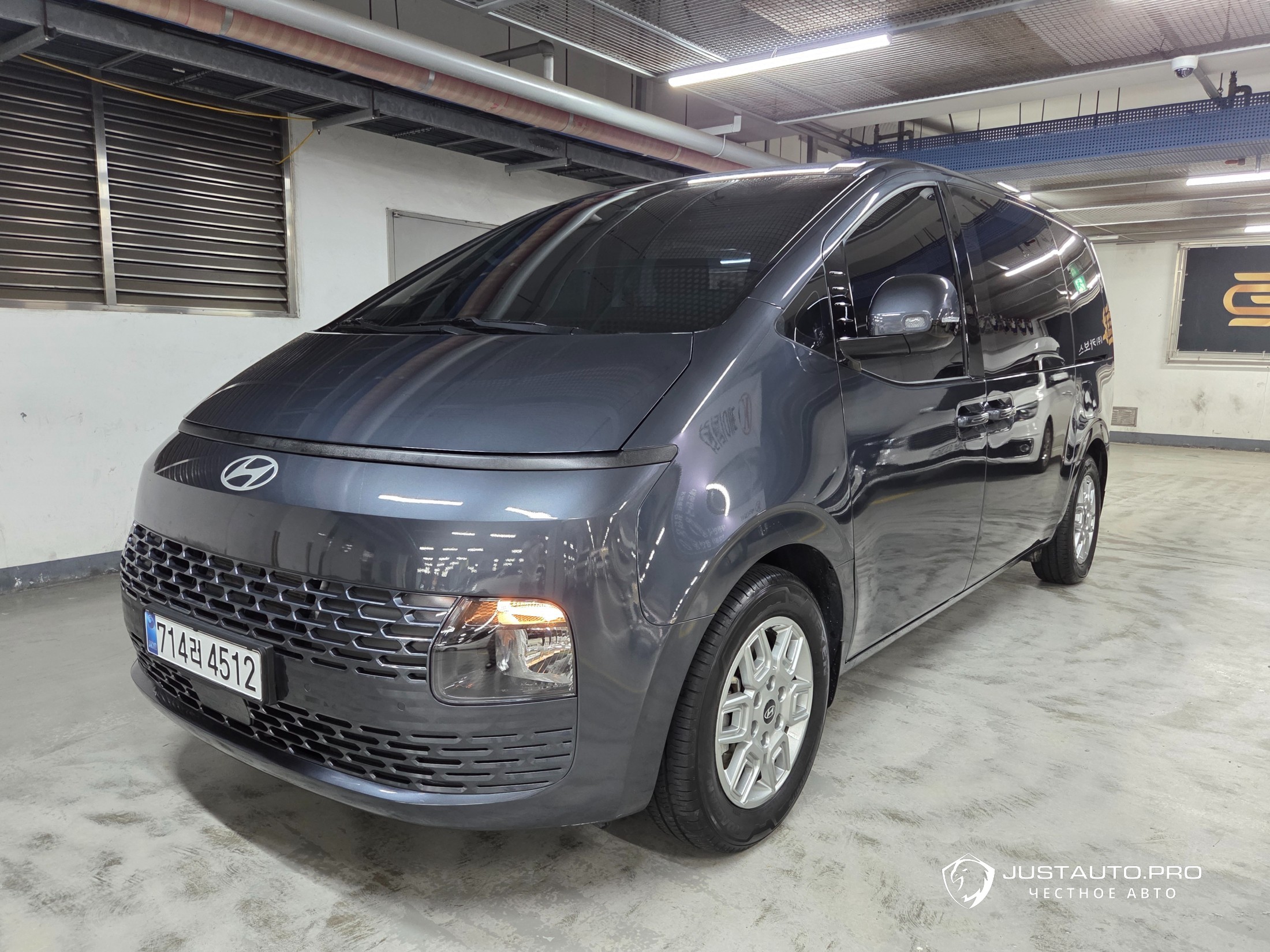 Автомобиль Hyundai Staria
