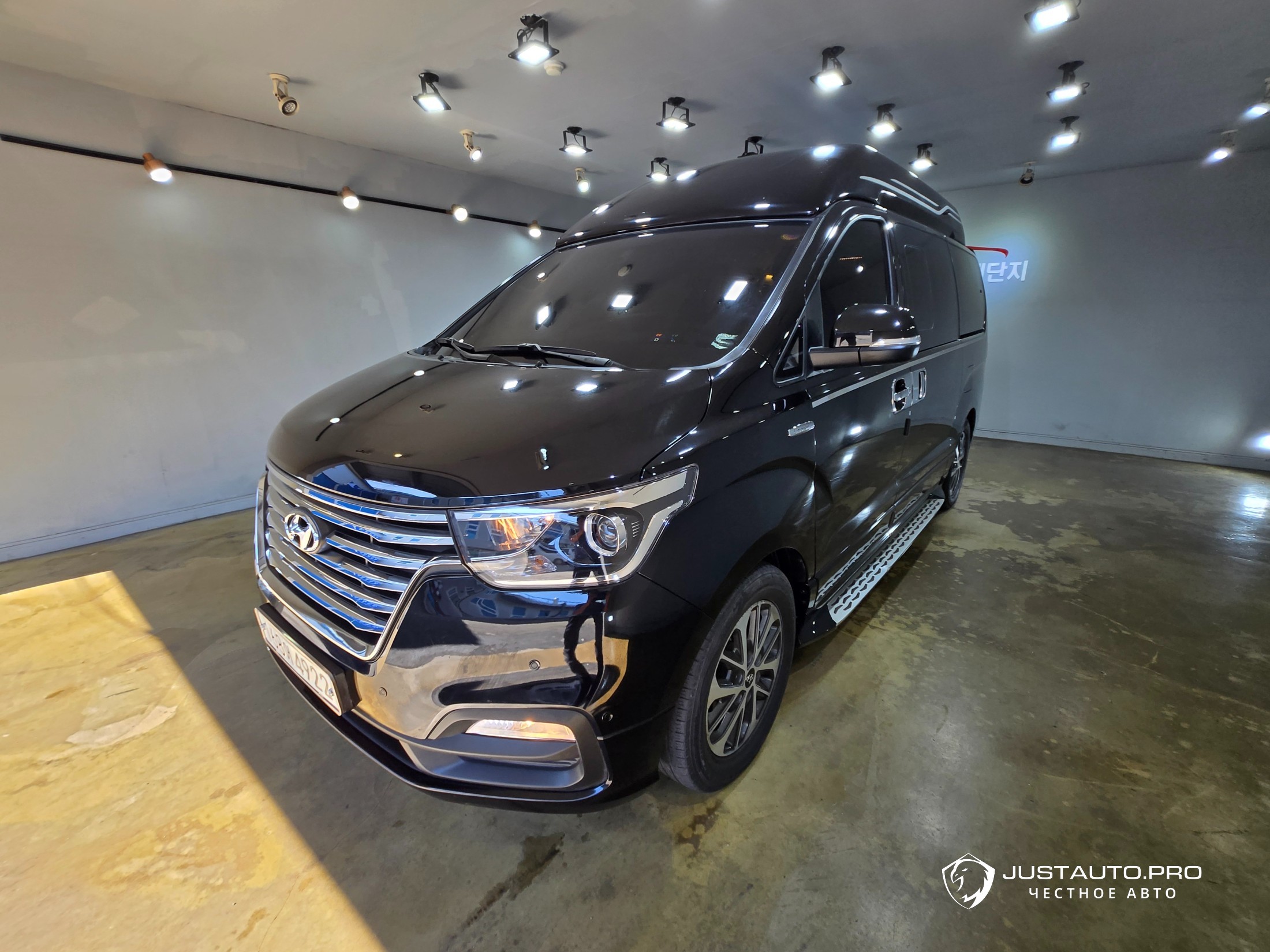 Автомобиль Hyundai Starex