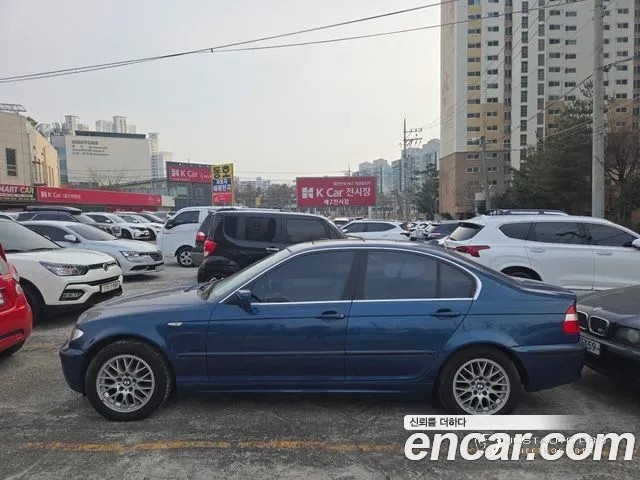 Автомобиль BMW 3-Series