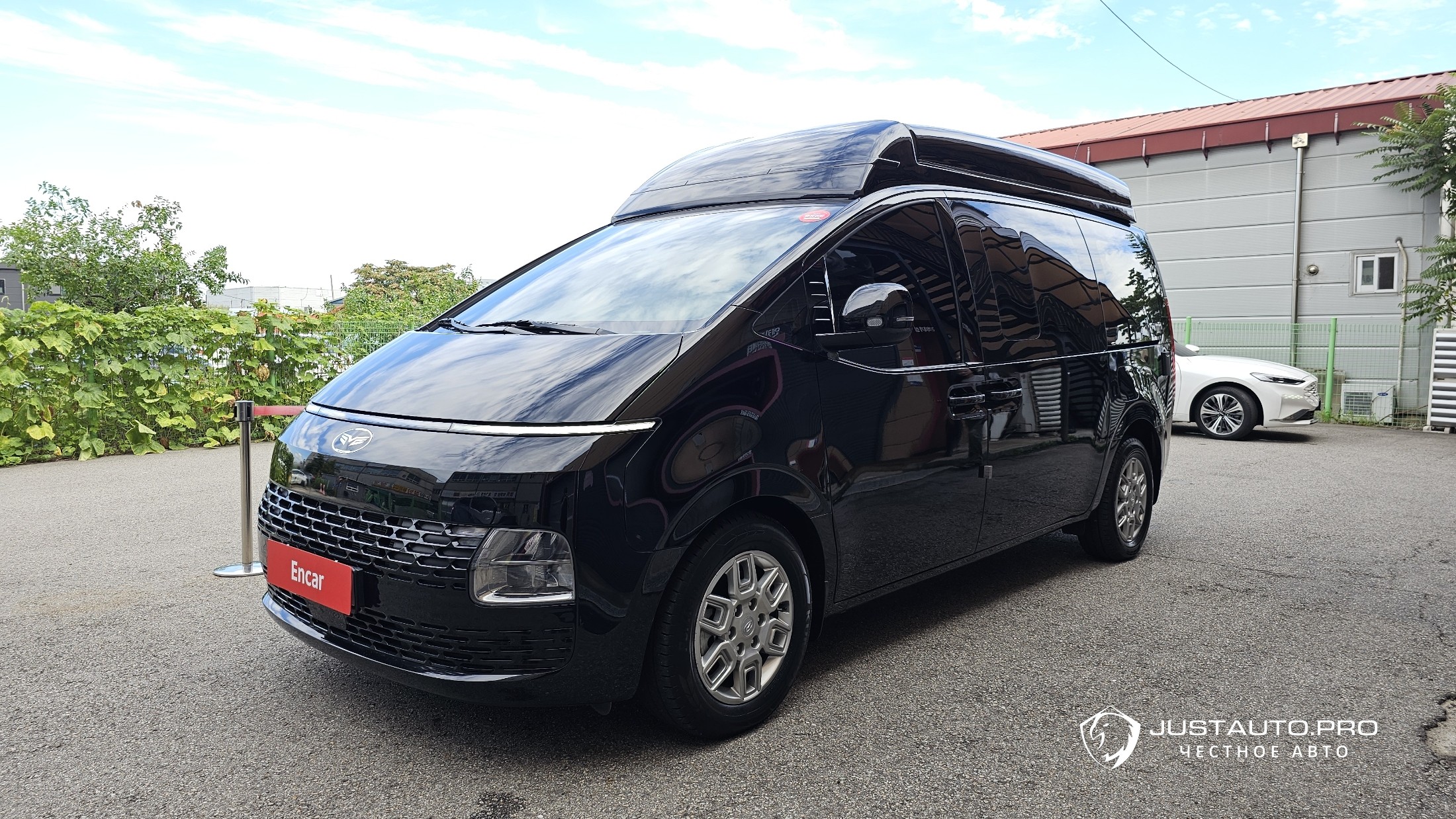 Автомобиль Hyundai Staria