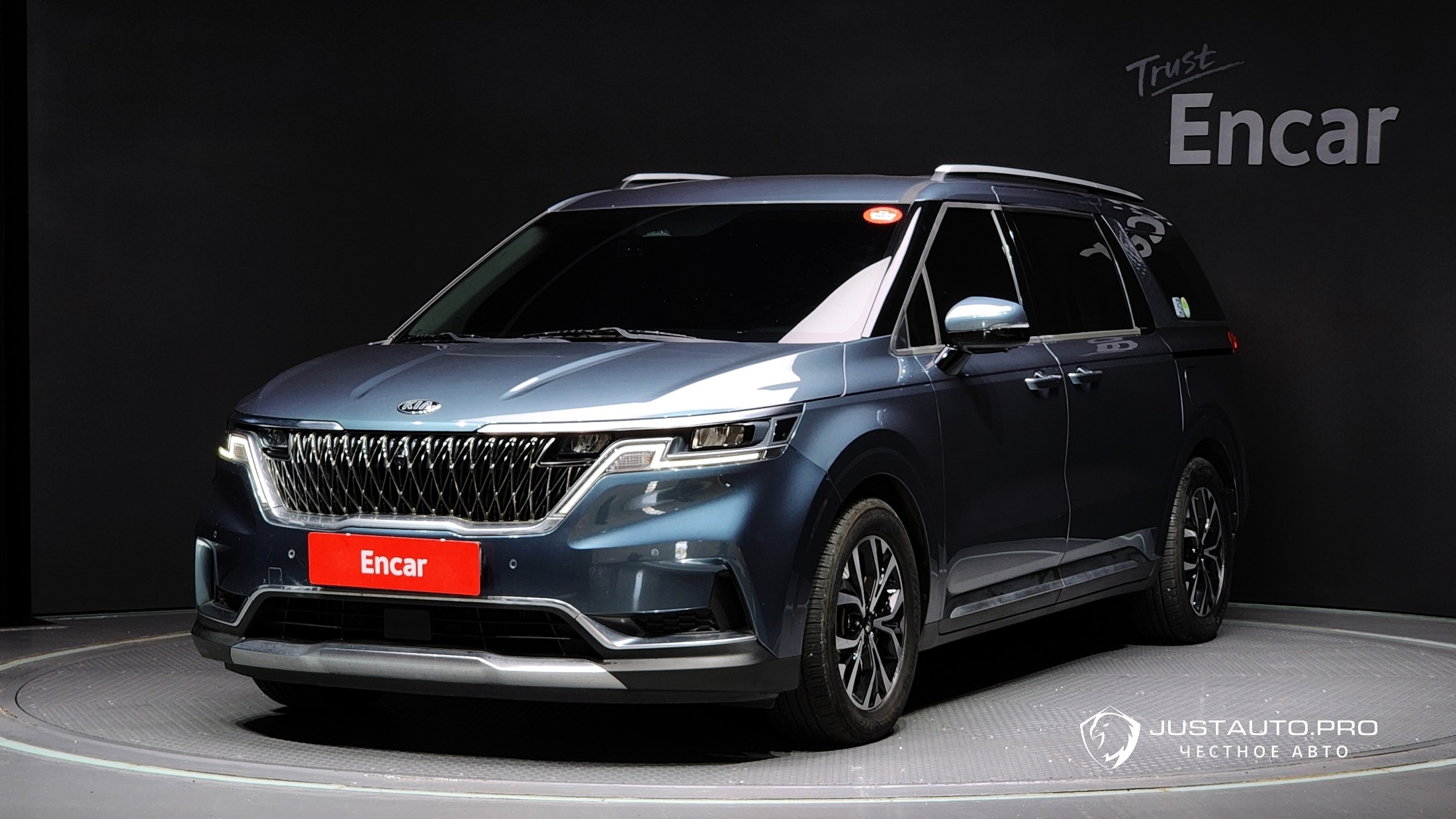 Автомобиль Kia Canival