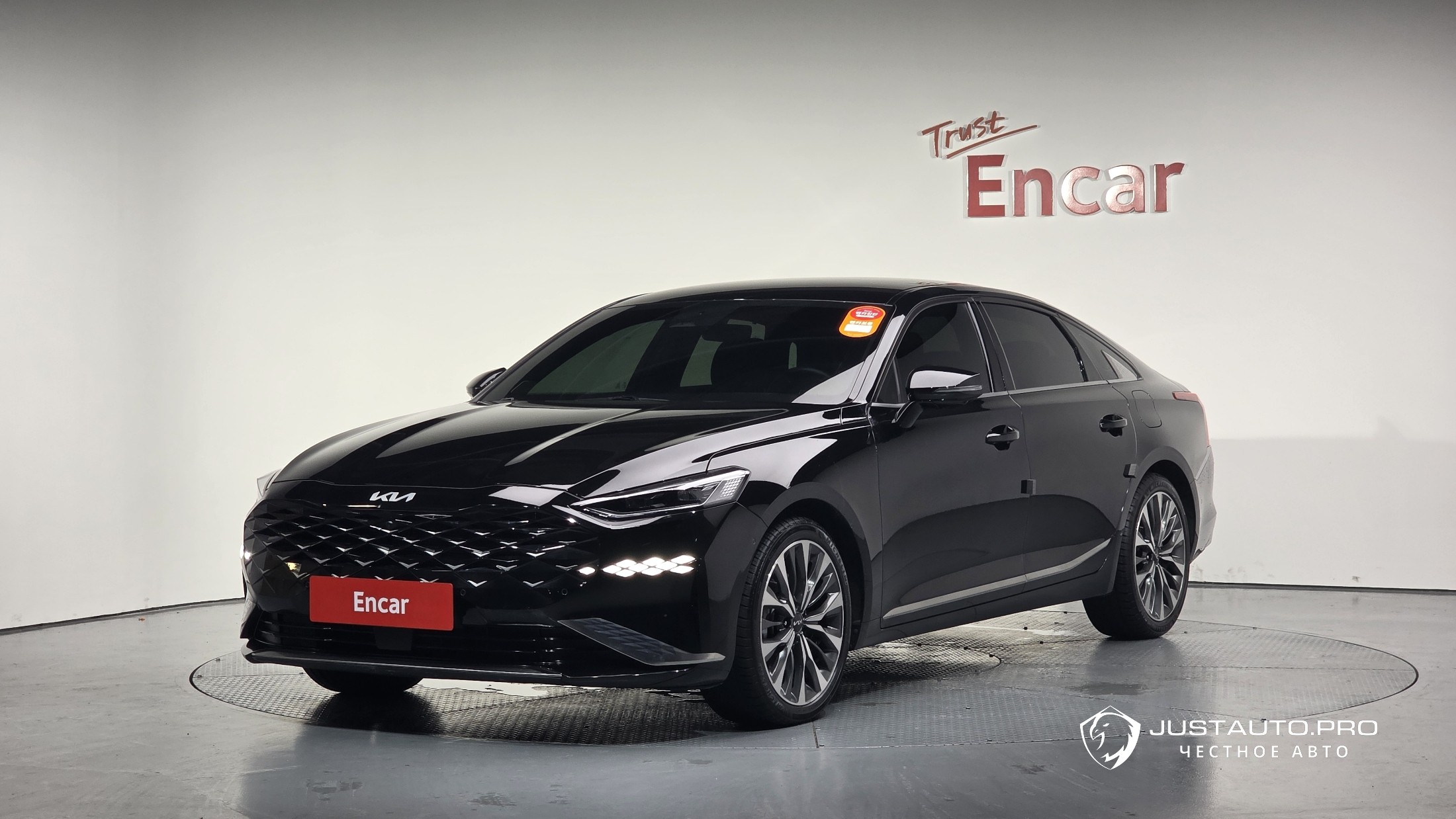 Автомобиль Kia K8