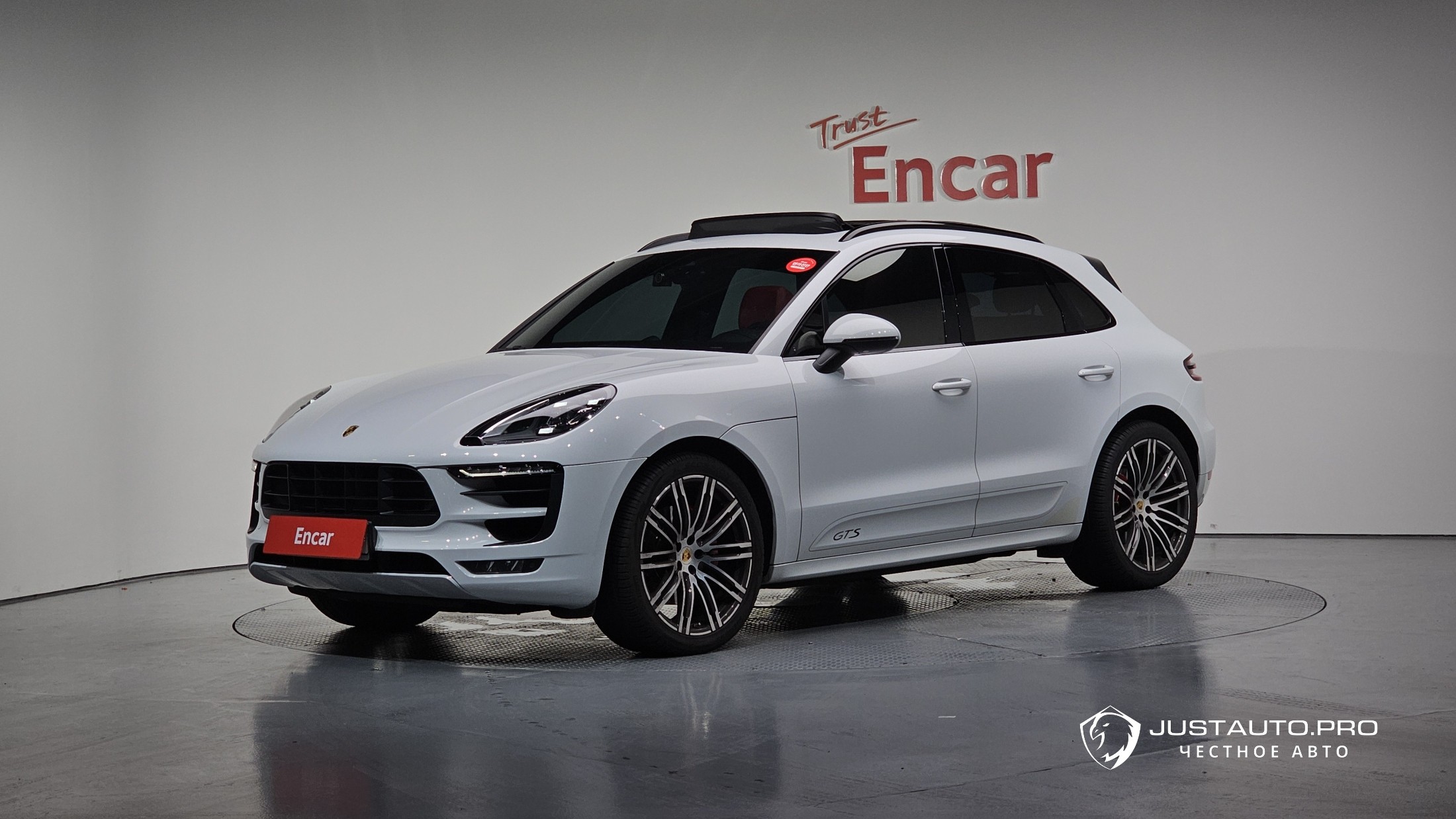 Автомобиль Porsche Macan