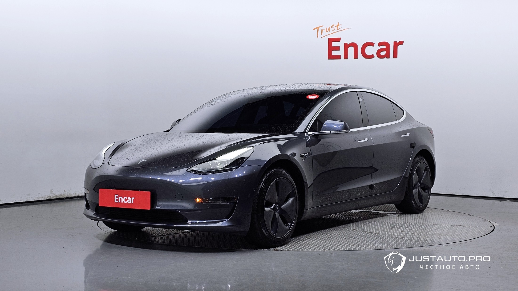 Автомобиль Tesla Model 3