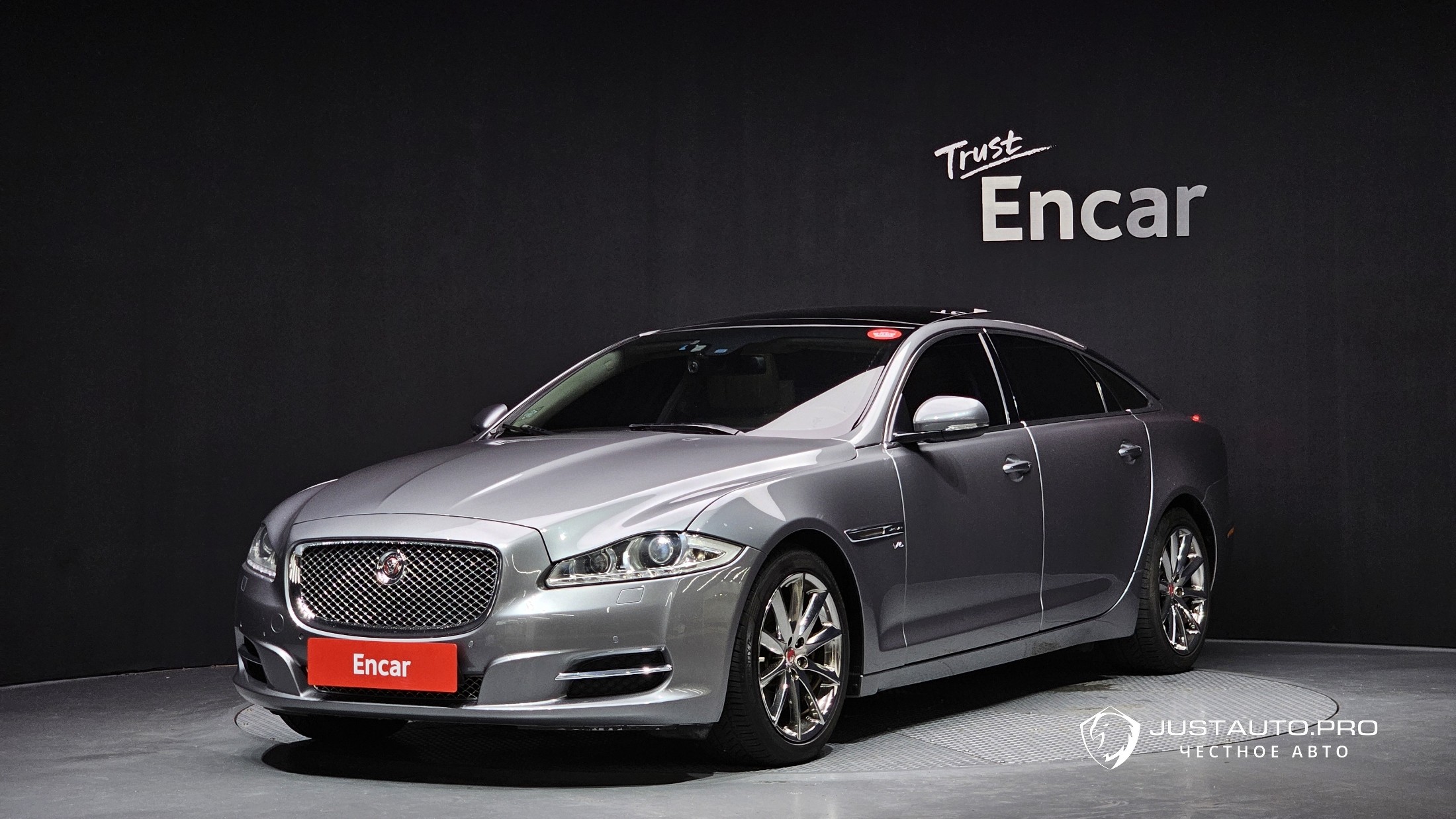 Автомобиль Jaguar XJ