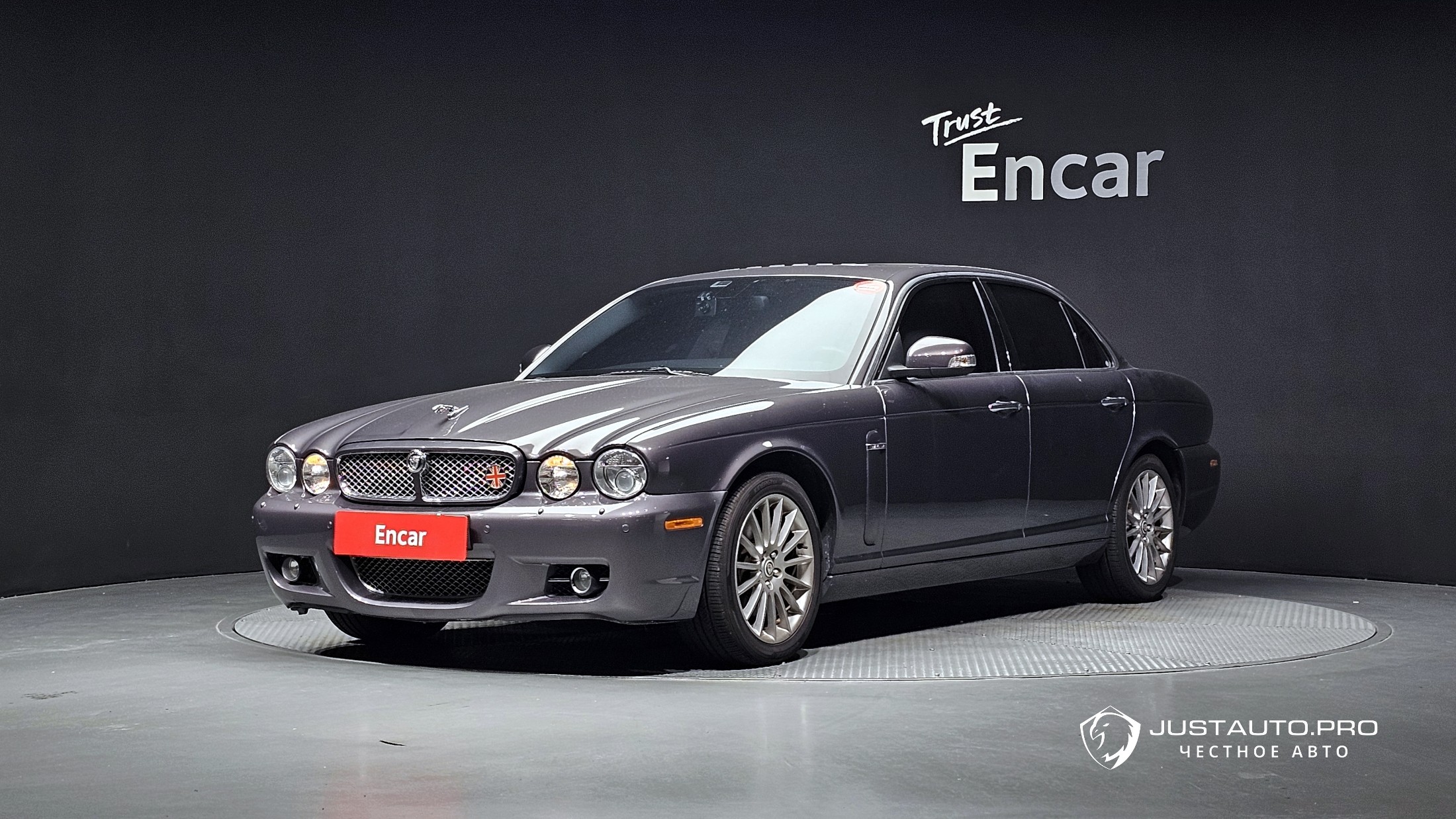 Автомобиль Jaguar XJ