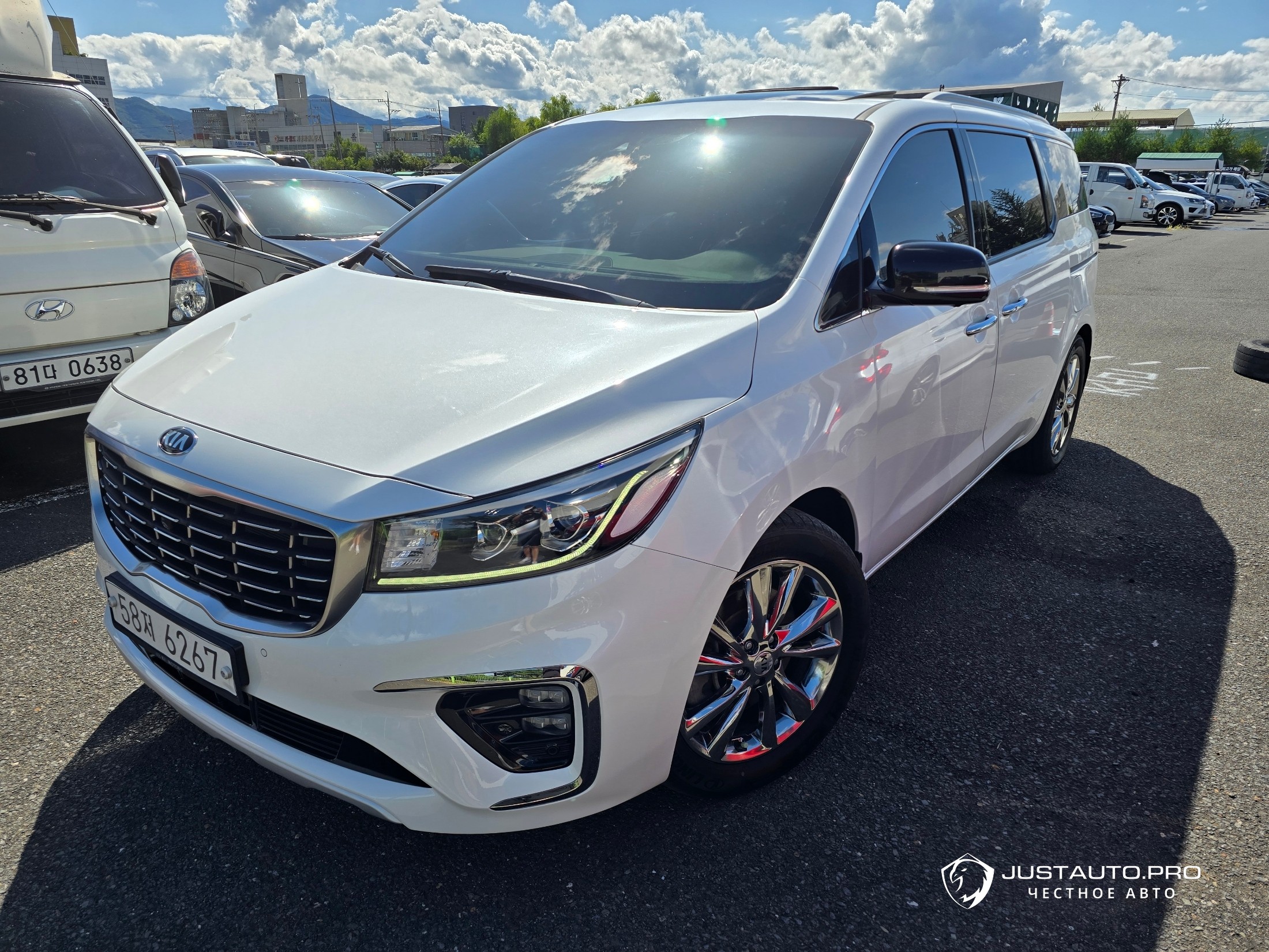Автомобиль Kia Canival