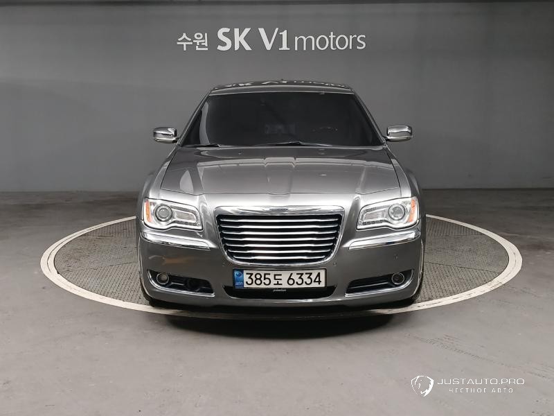 Автомобиль Chrysler 300C