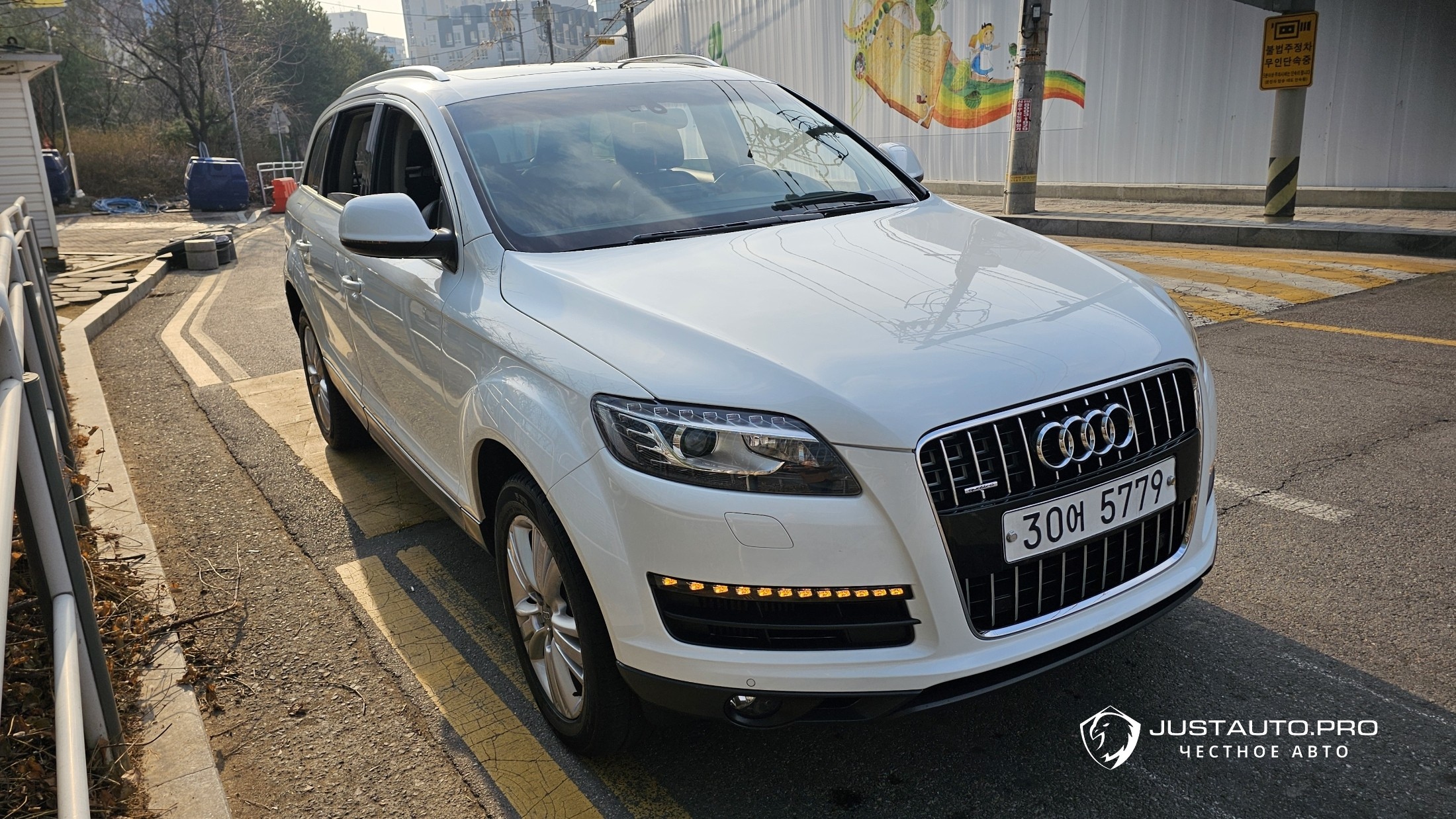 Автомобиль Audi Q7