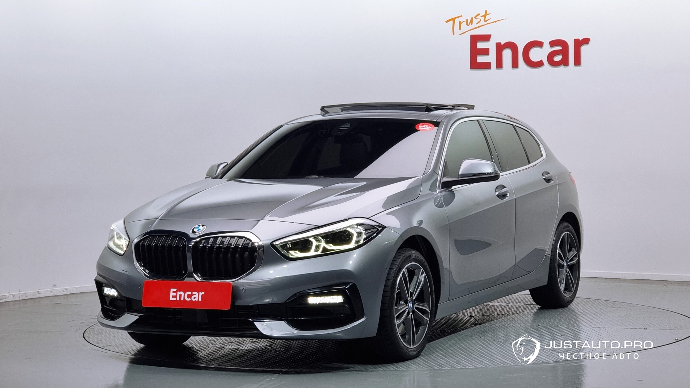 Автомобиль BMW 1-Series