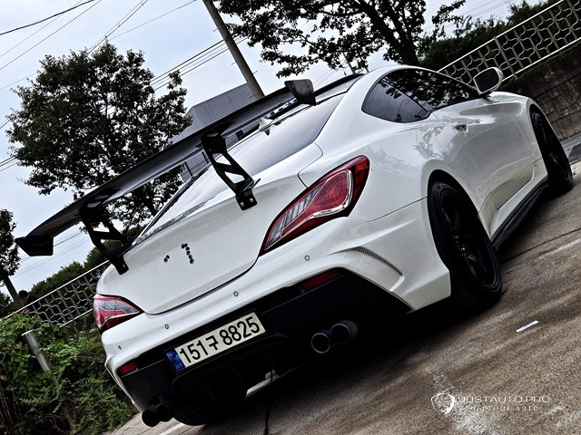 Автомобиль Hyundai Genesis