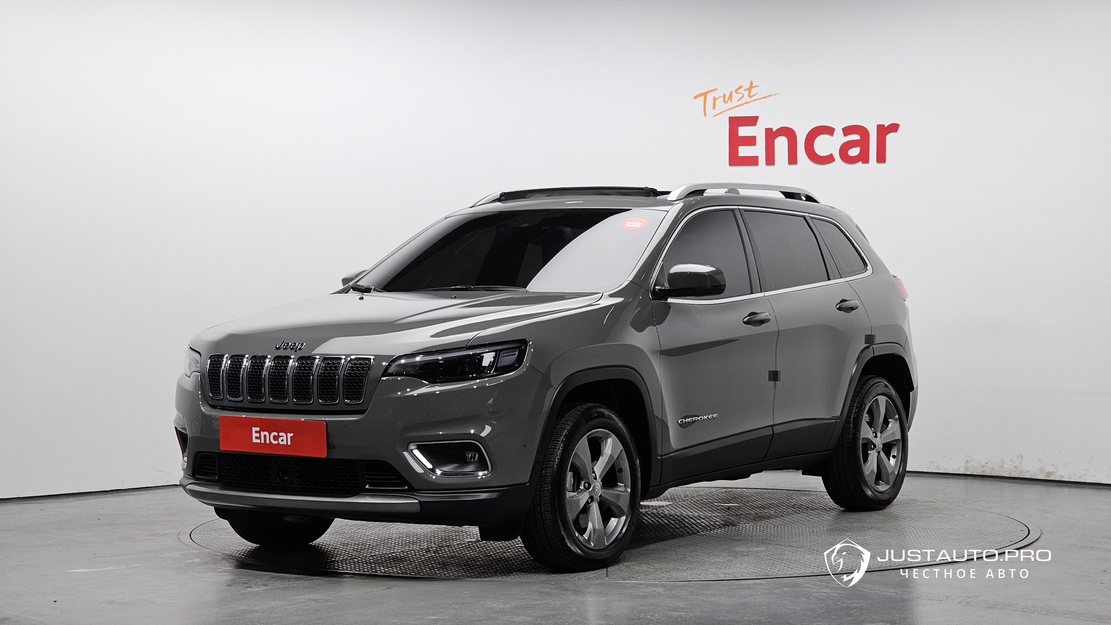 Автомобиль Jeep Cherokee