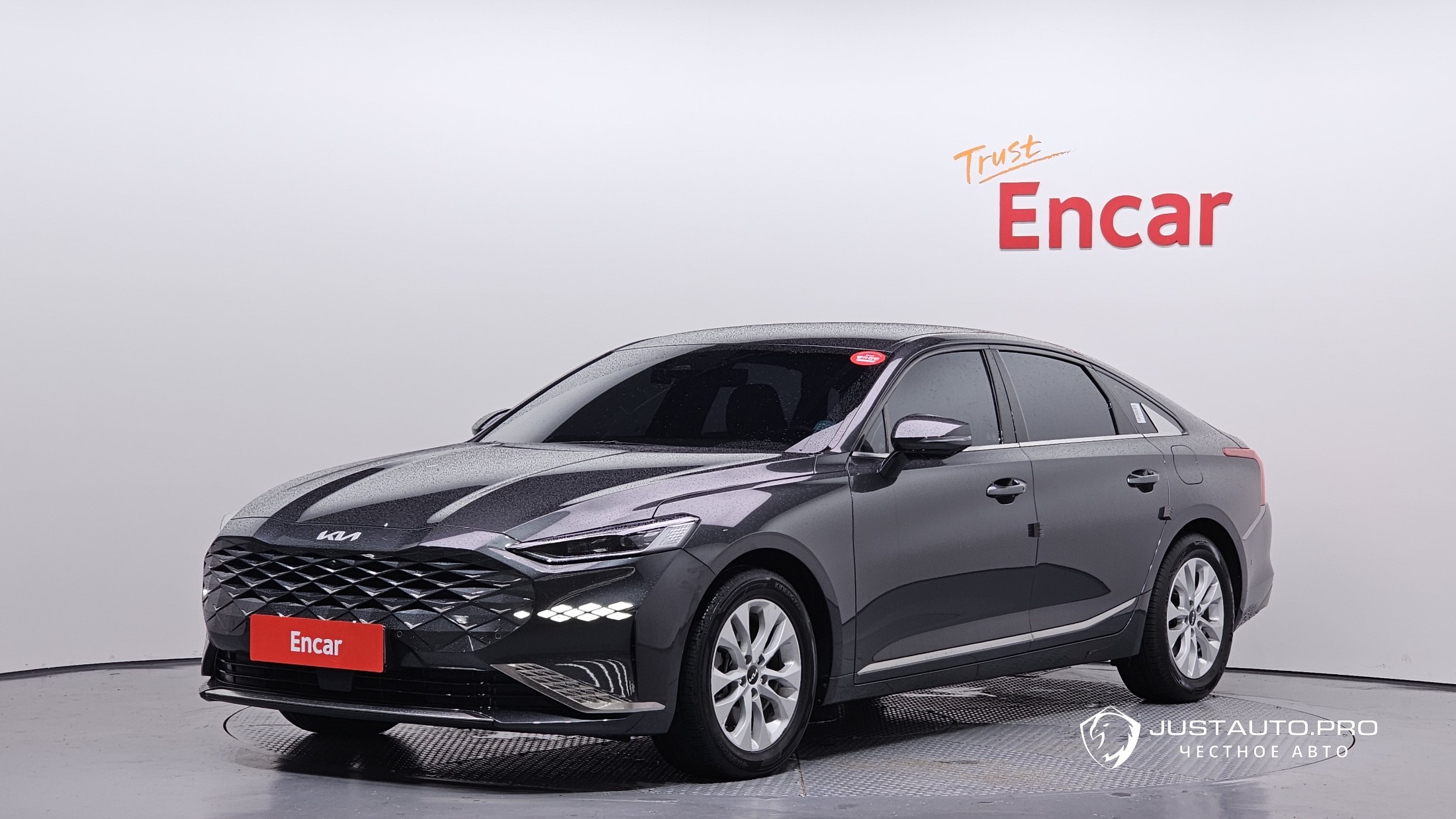 Автомобиль Kia K8