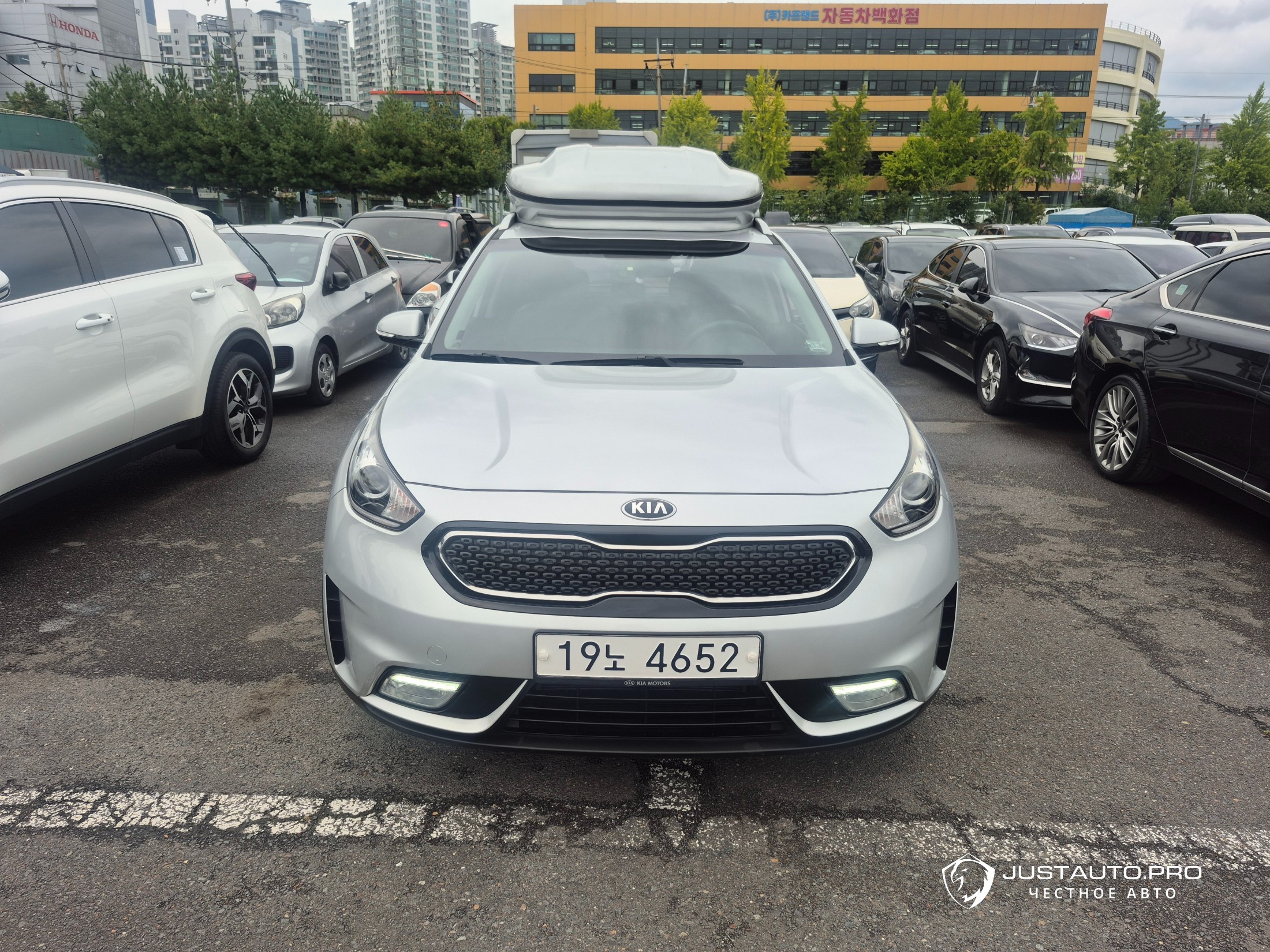 Автомобиль Kia Niro