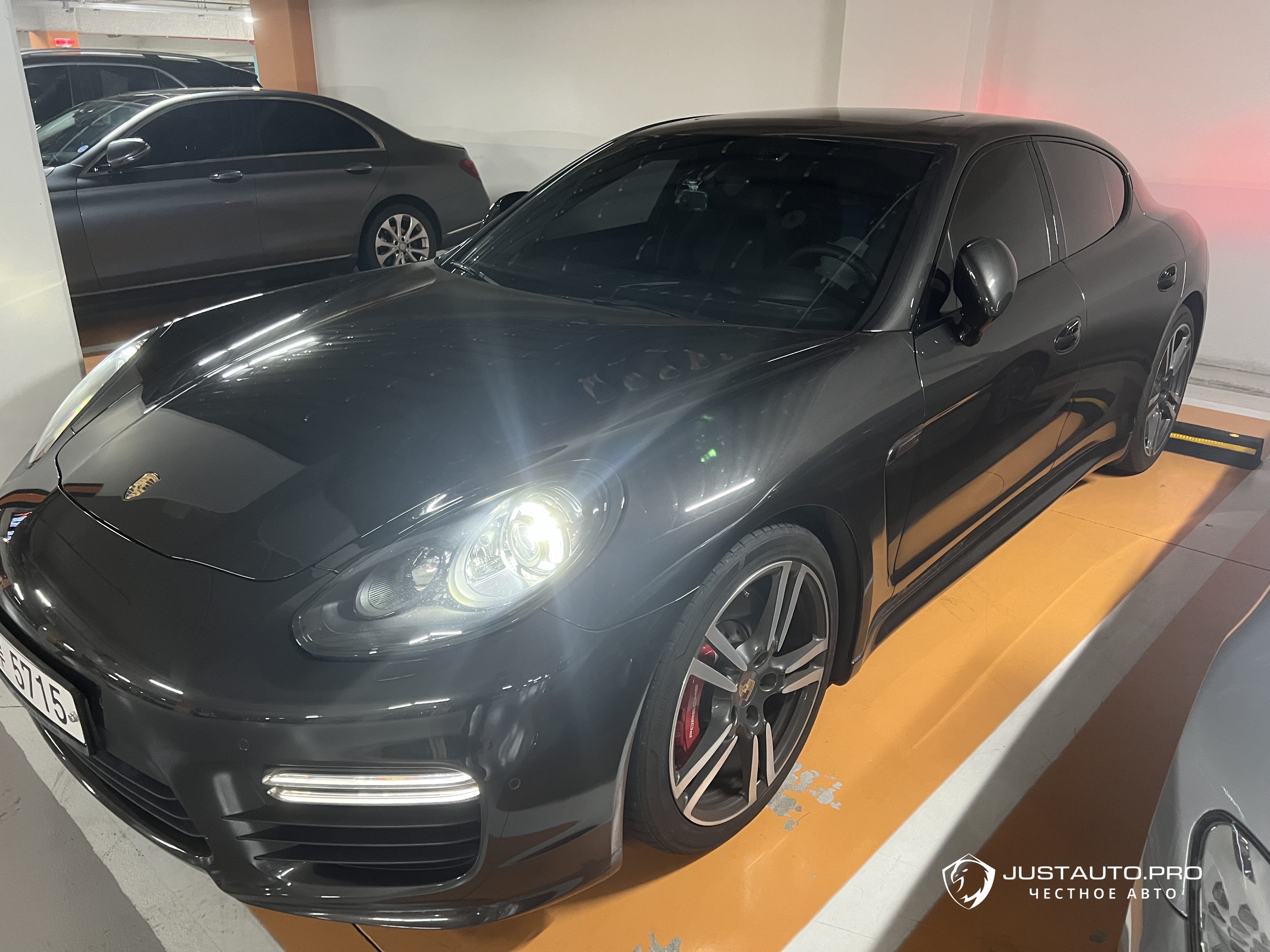 Автомобиль Porsche Panamera