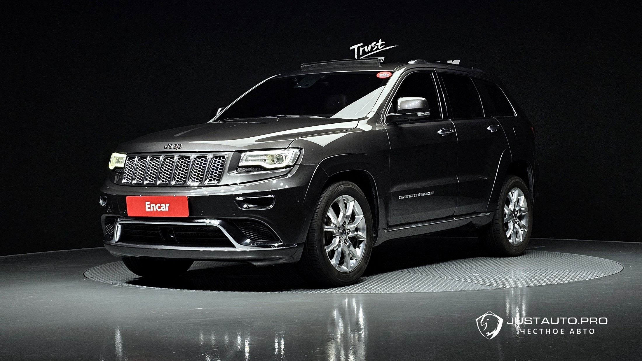 Автомобиль Jeep Cherokee