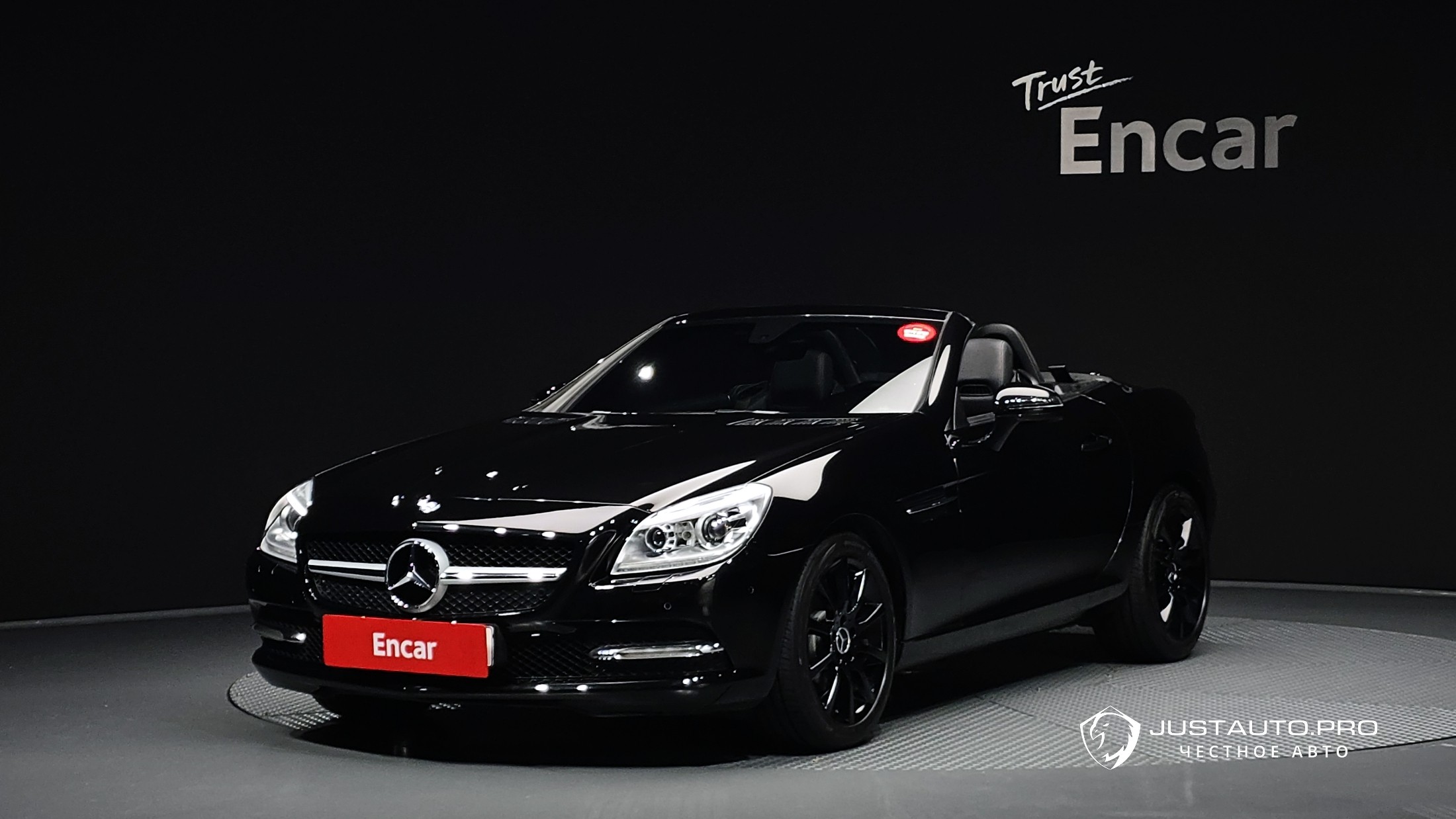 Автомобиль Mercedes-Benz SLK-Class