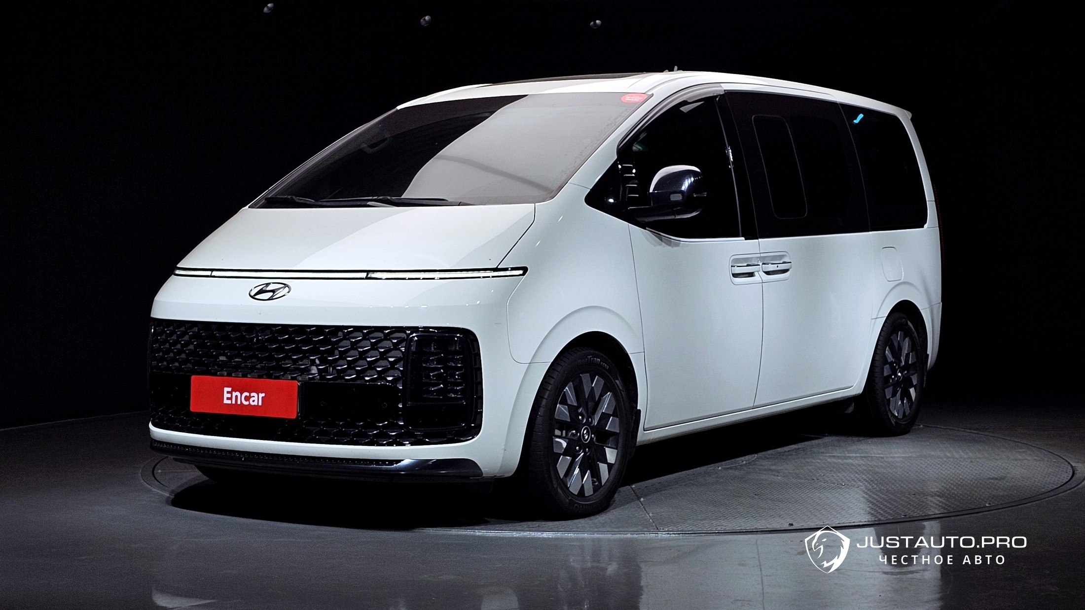 Автомобиль Hyundai Staria
