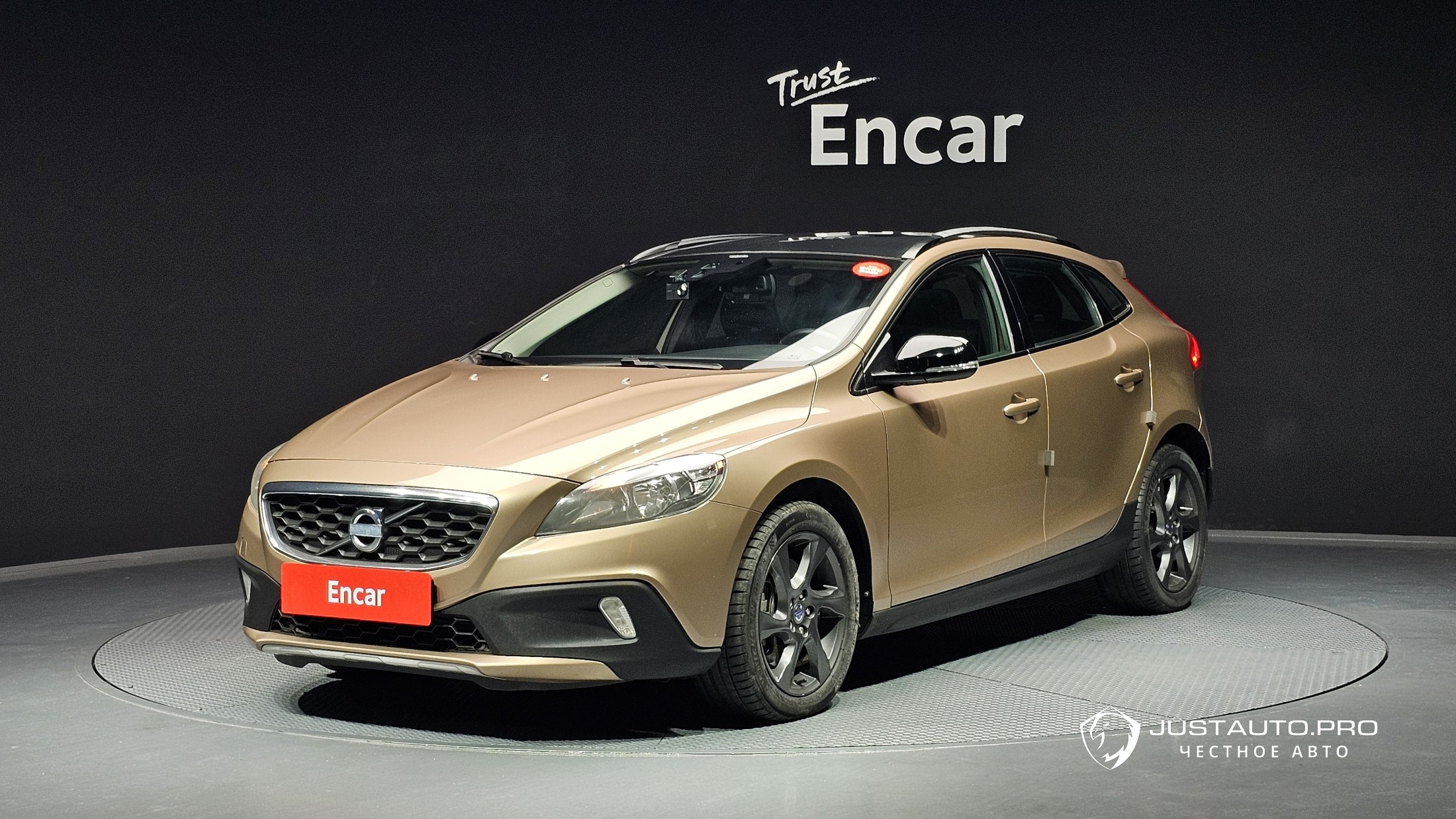 Автомобиль Volvo V40