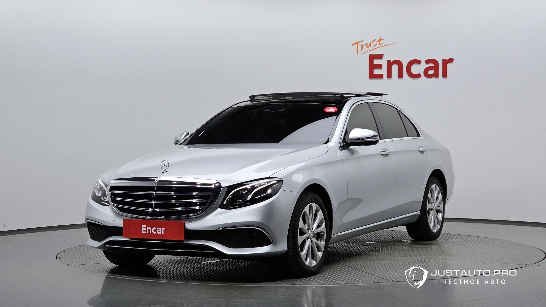 Автомобиль Mercedes-Benz E-Class