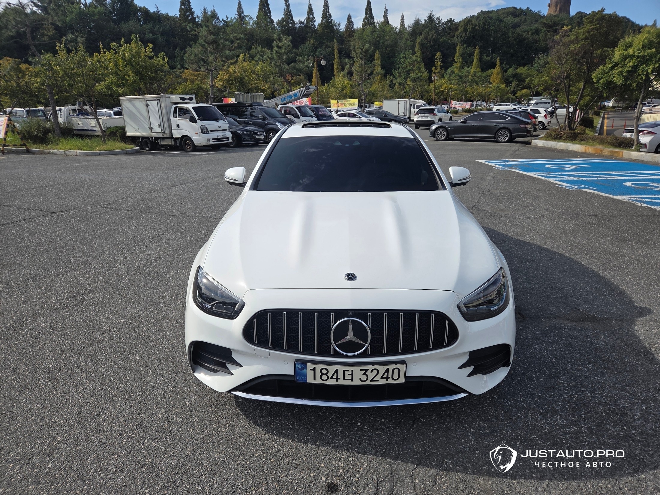 Автомобиль Mercedes-Benz E-Class