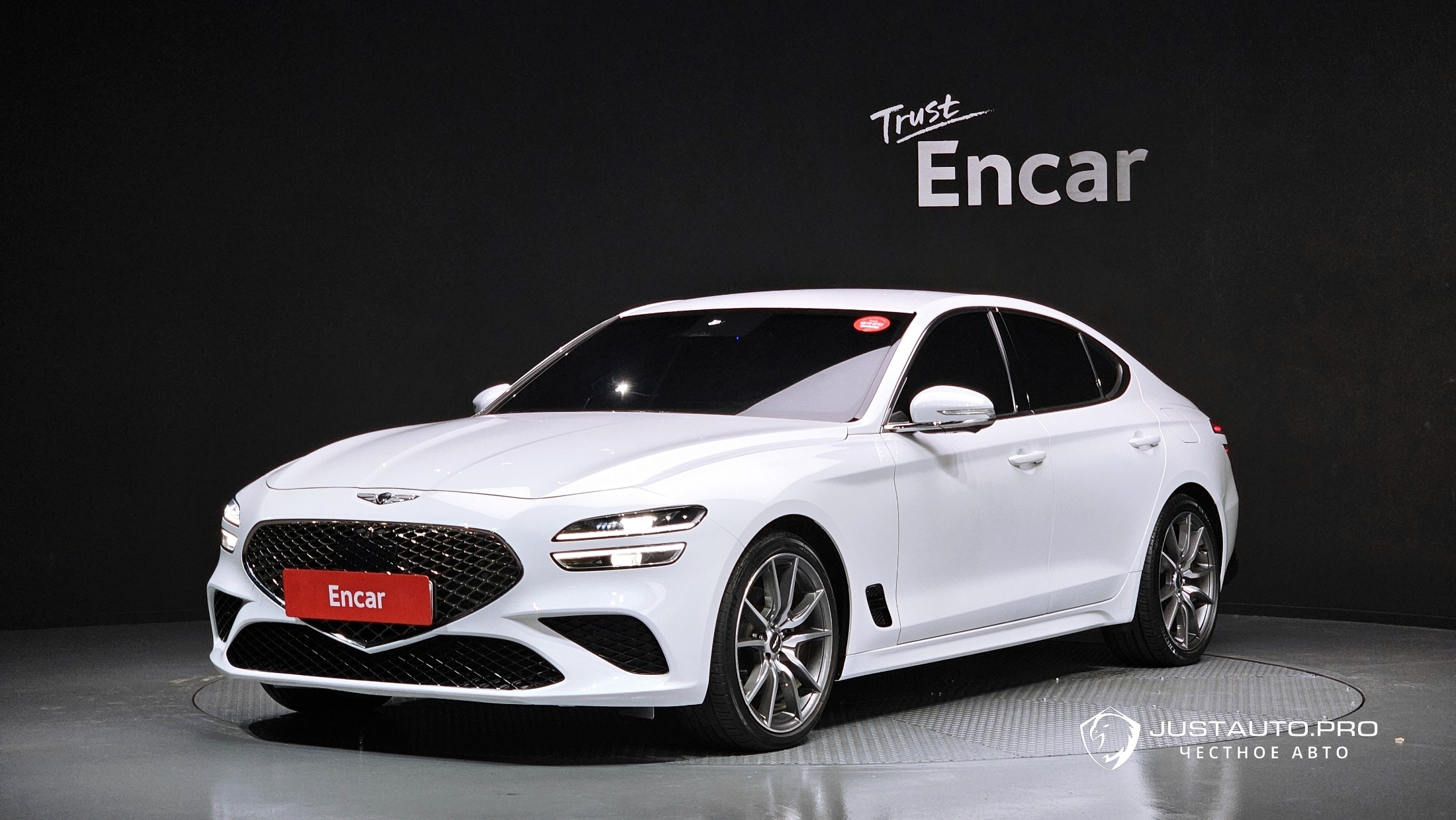 Автомобиль Genesis G70