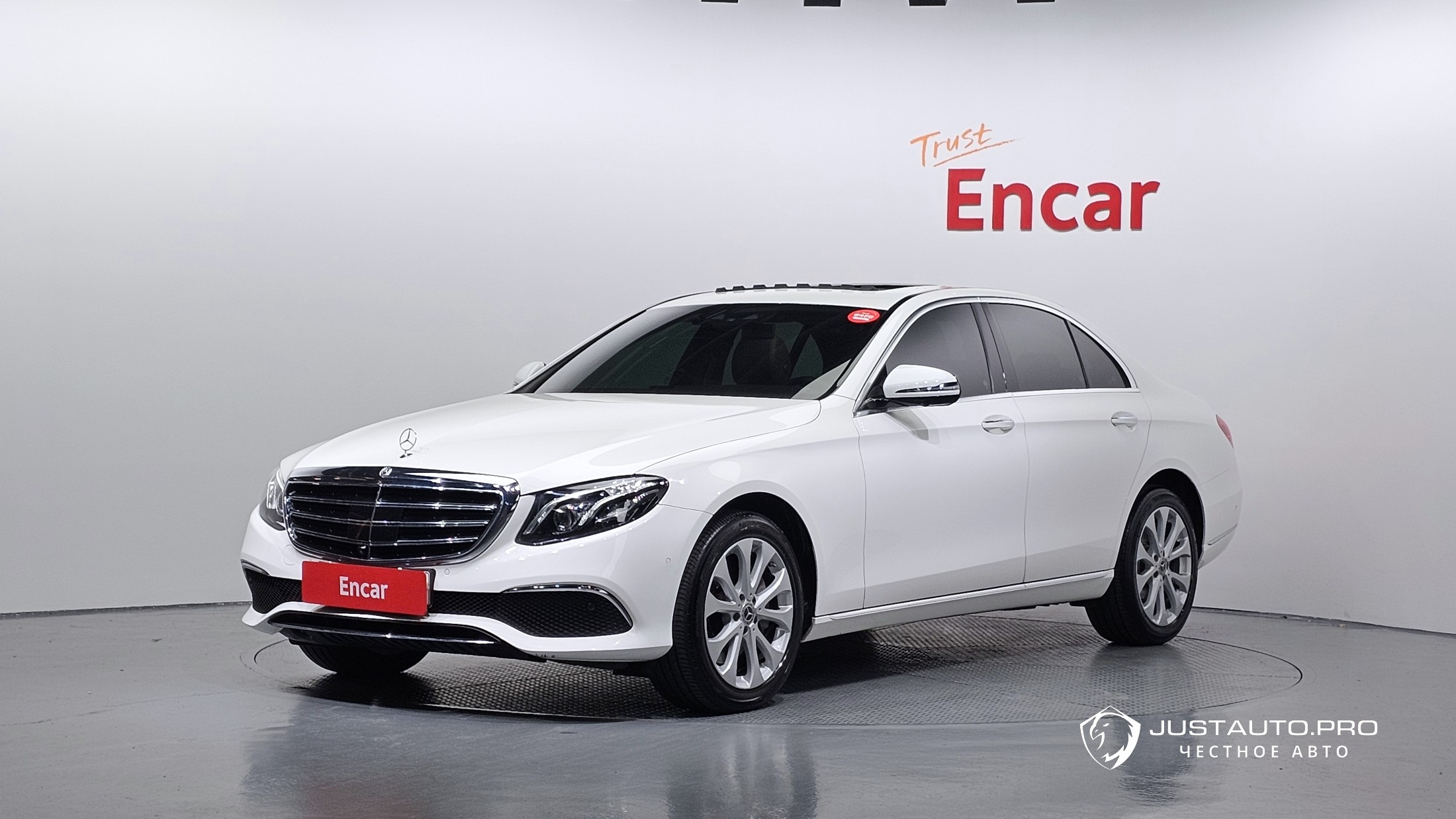 Автомобиль Mercedes-Benz E-Class