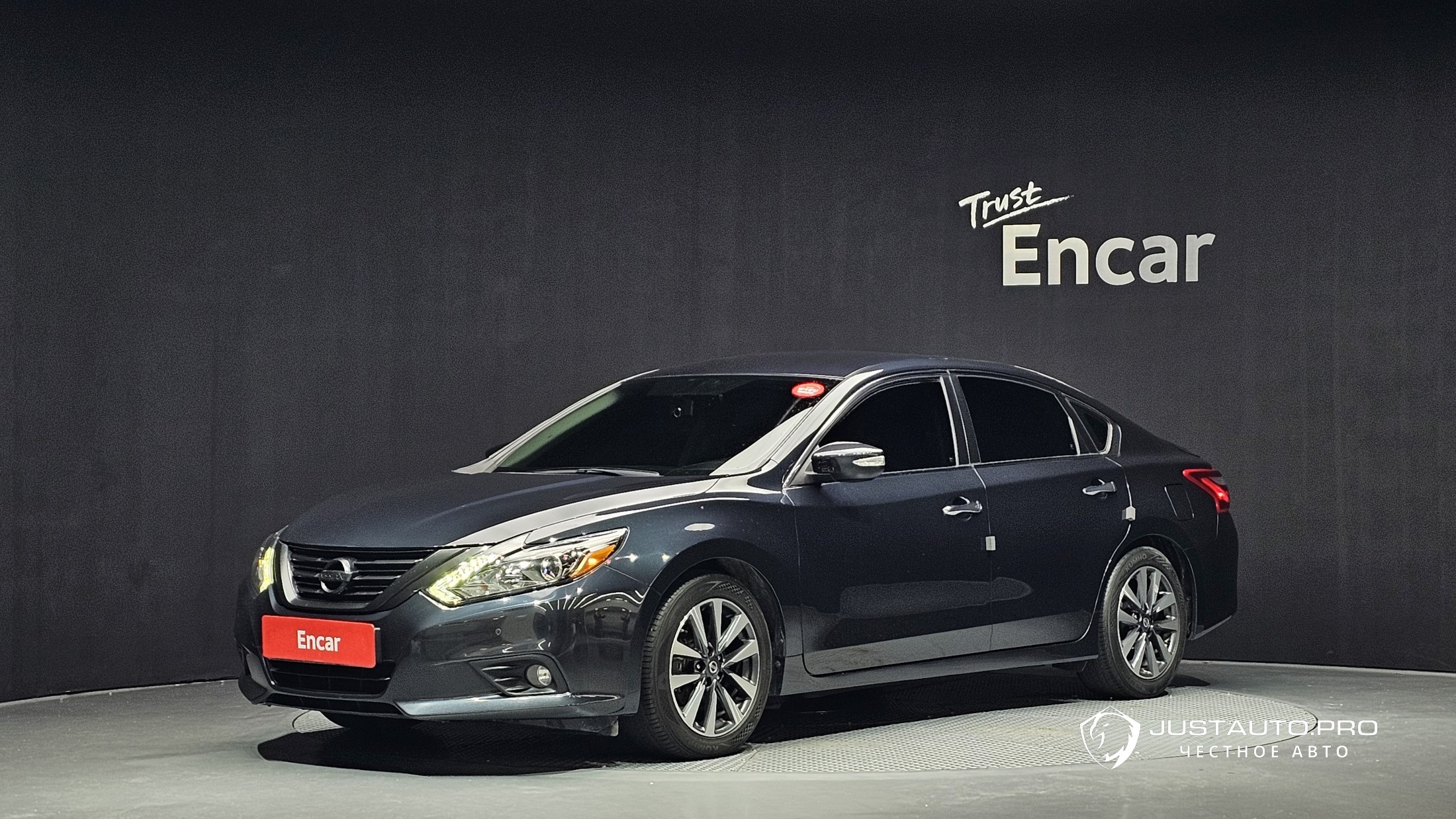 Автомобиль Nissan Altima