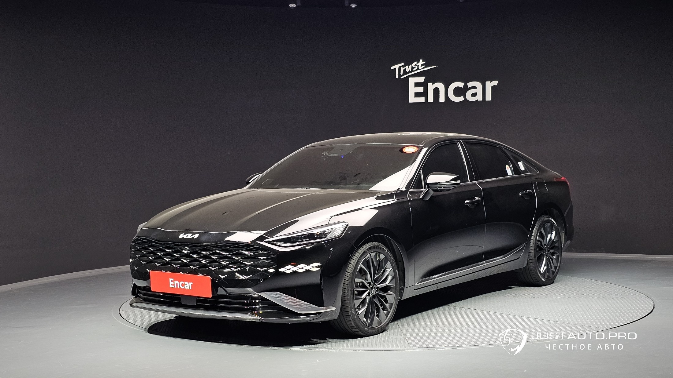 Автомобиль Kia K8