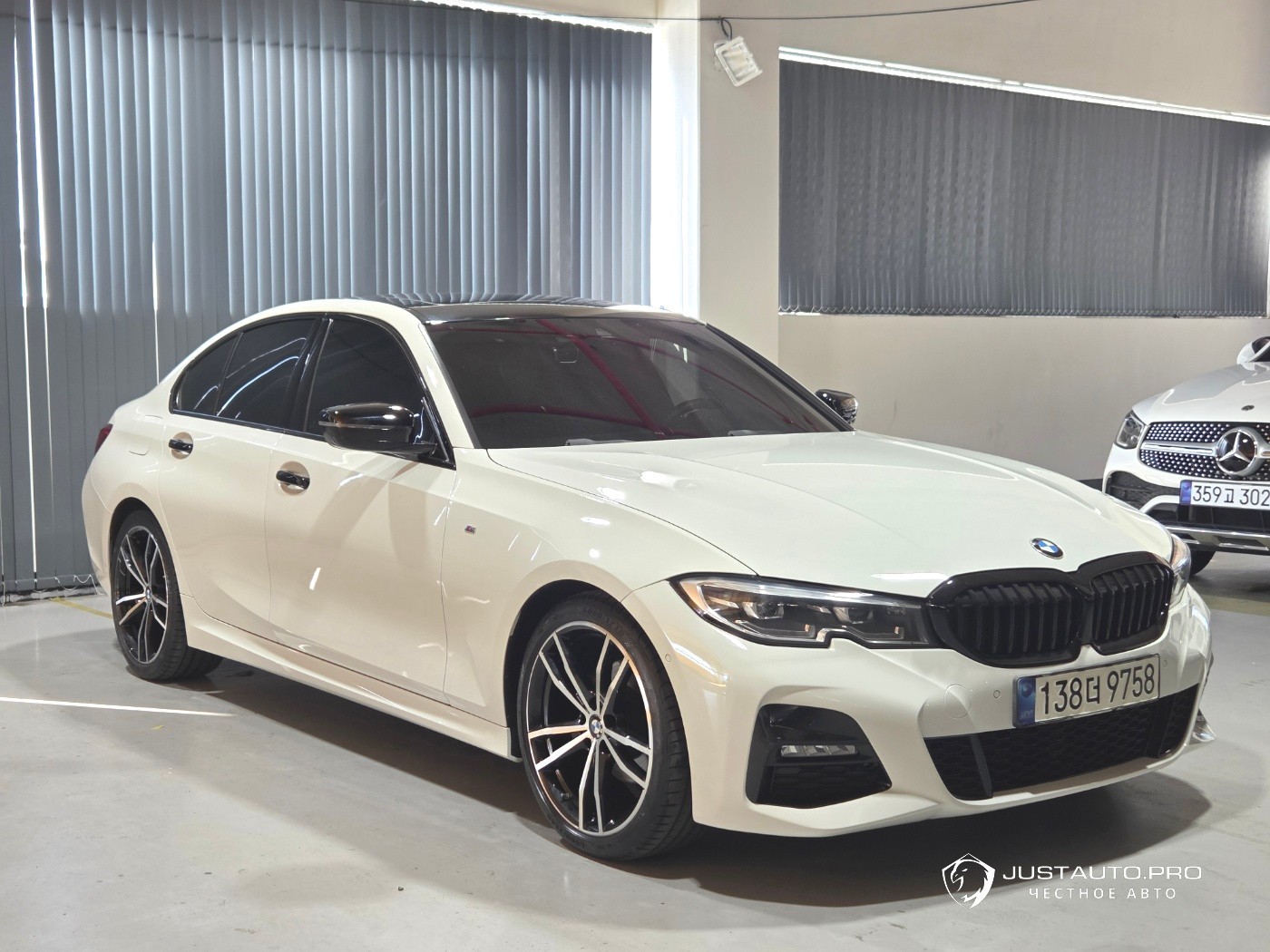 Автомобиль BMW 3-Series