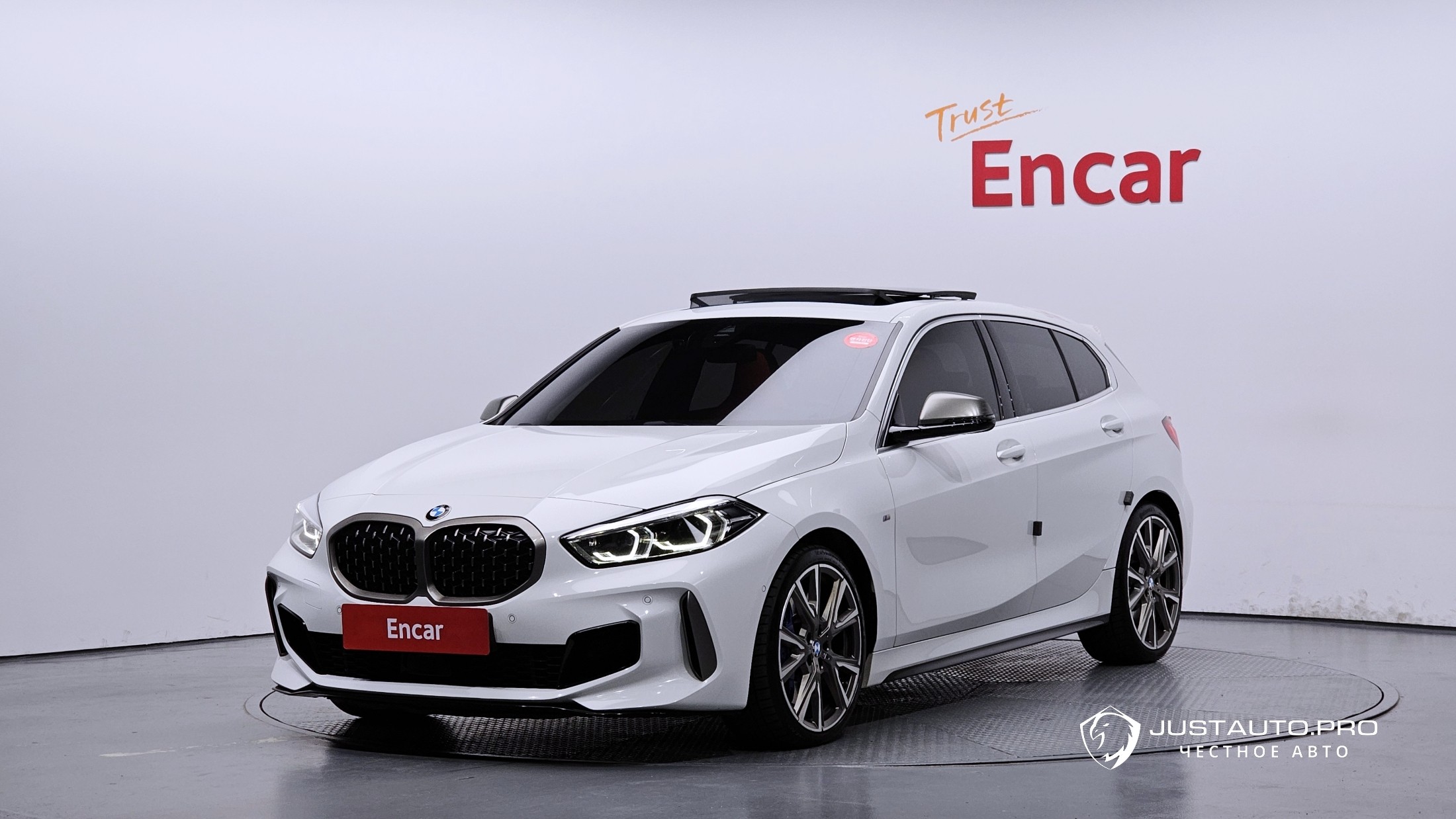 Автомобиль BMW 1-Series