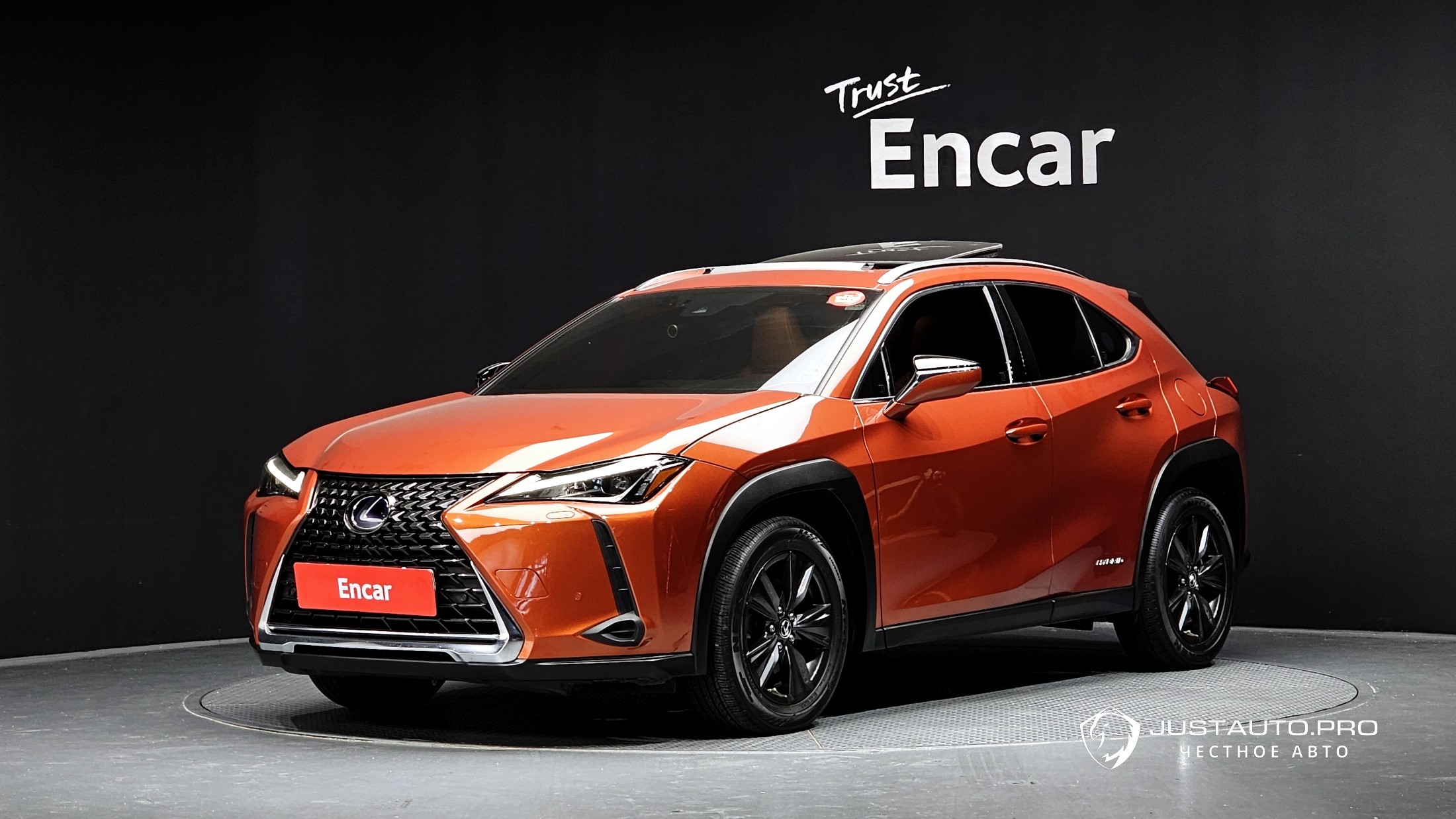 Автомобиль Lexus UX