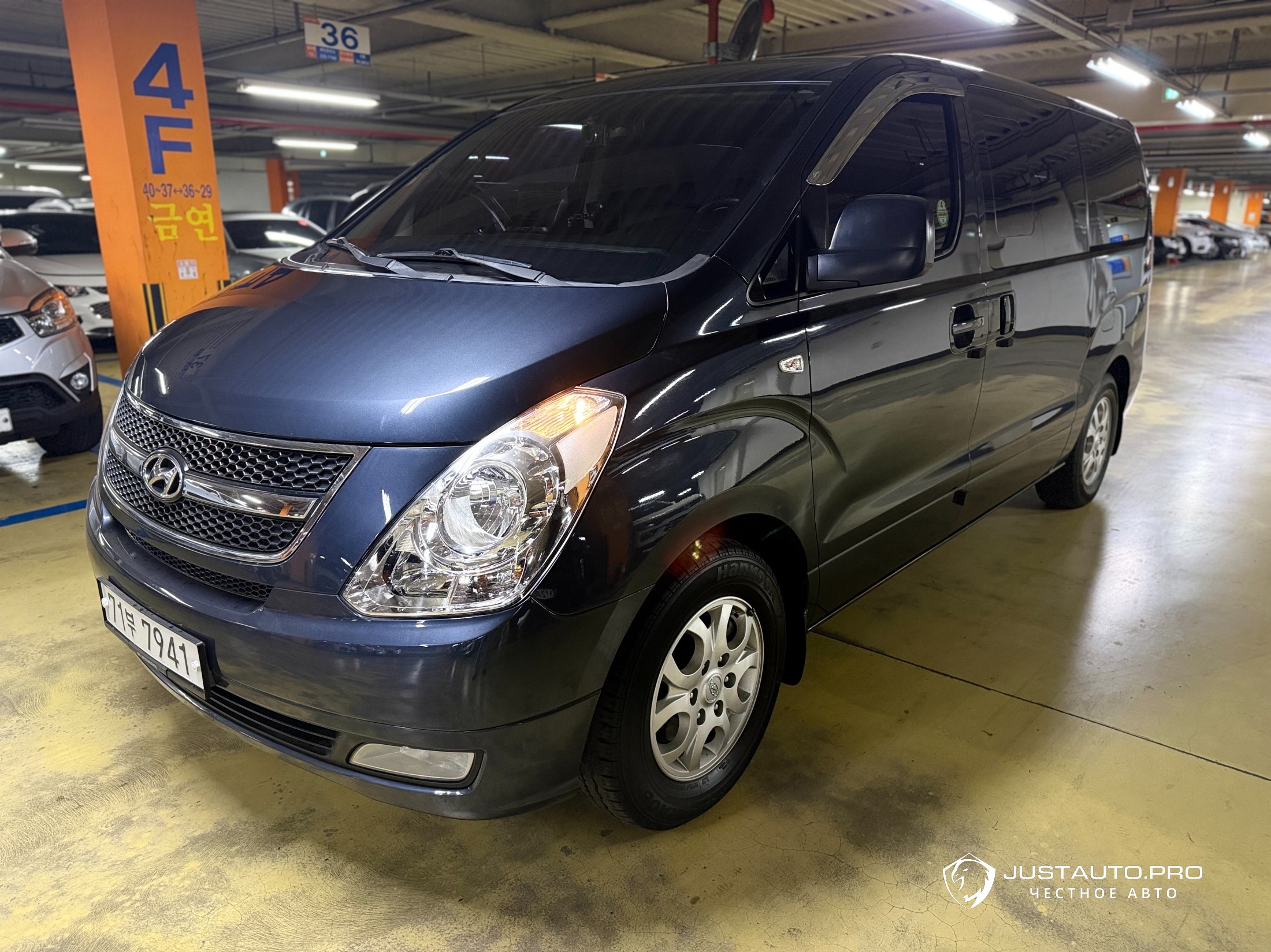 Автомобиль Hyundai Starex