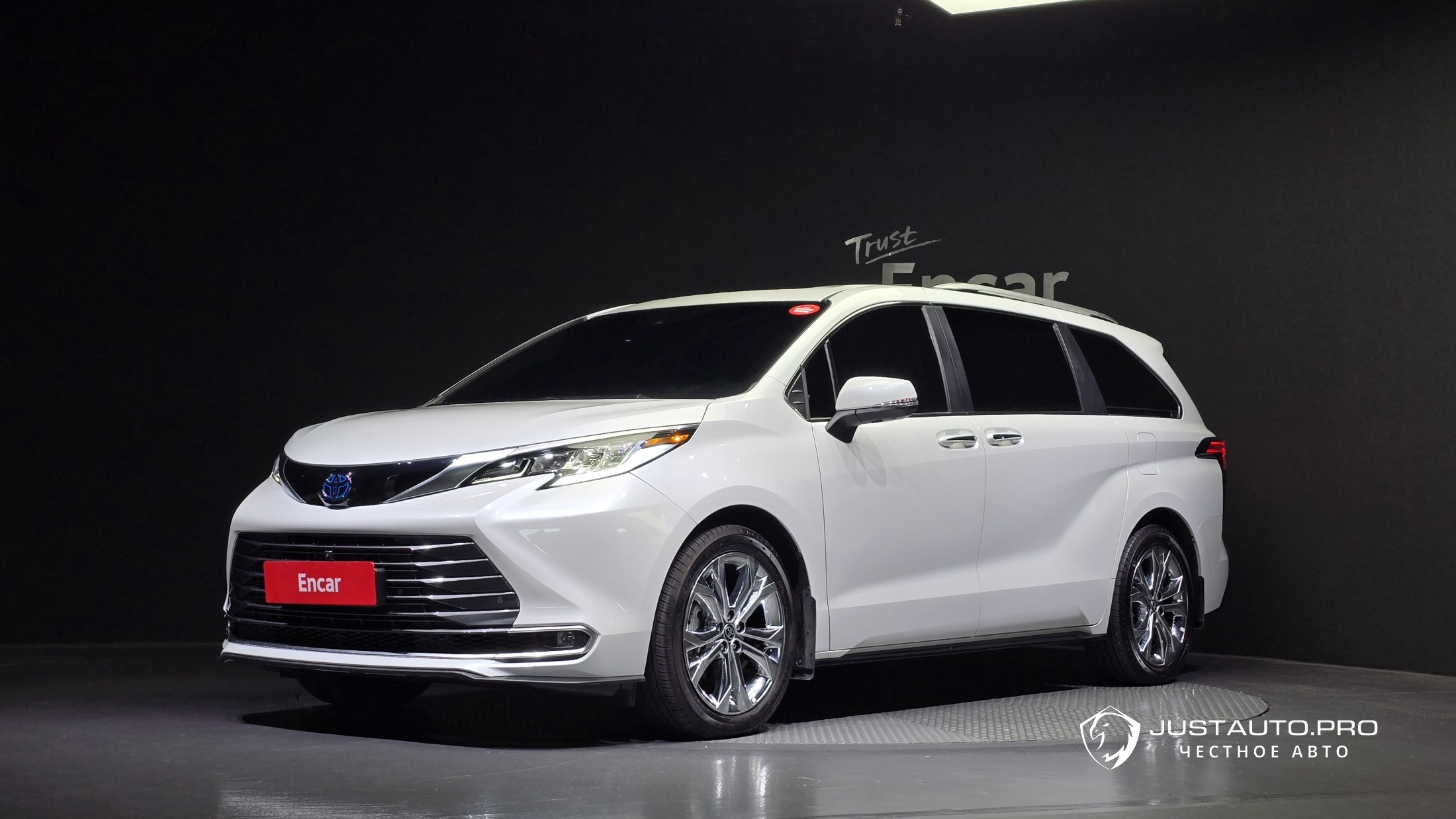 Автомобиль Toyota Sienna