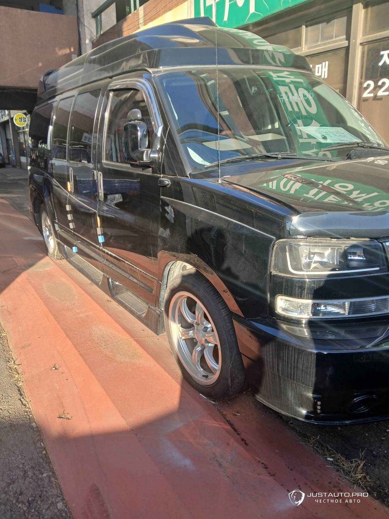 Автомобиль GMC Savana
