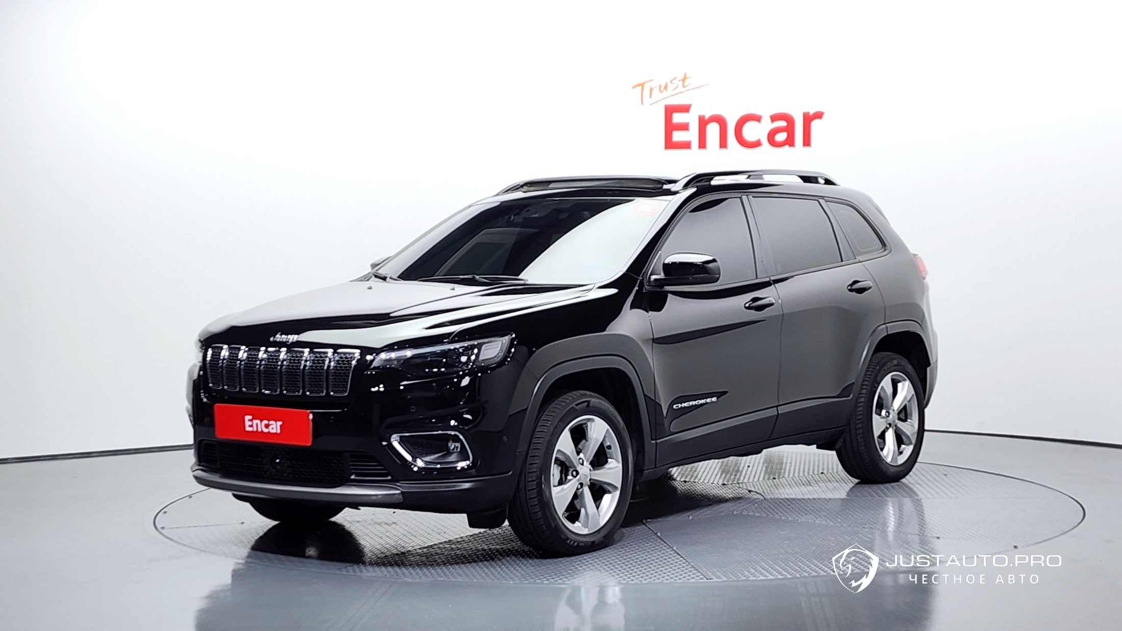 Автомобиль Jeep Cherokee