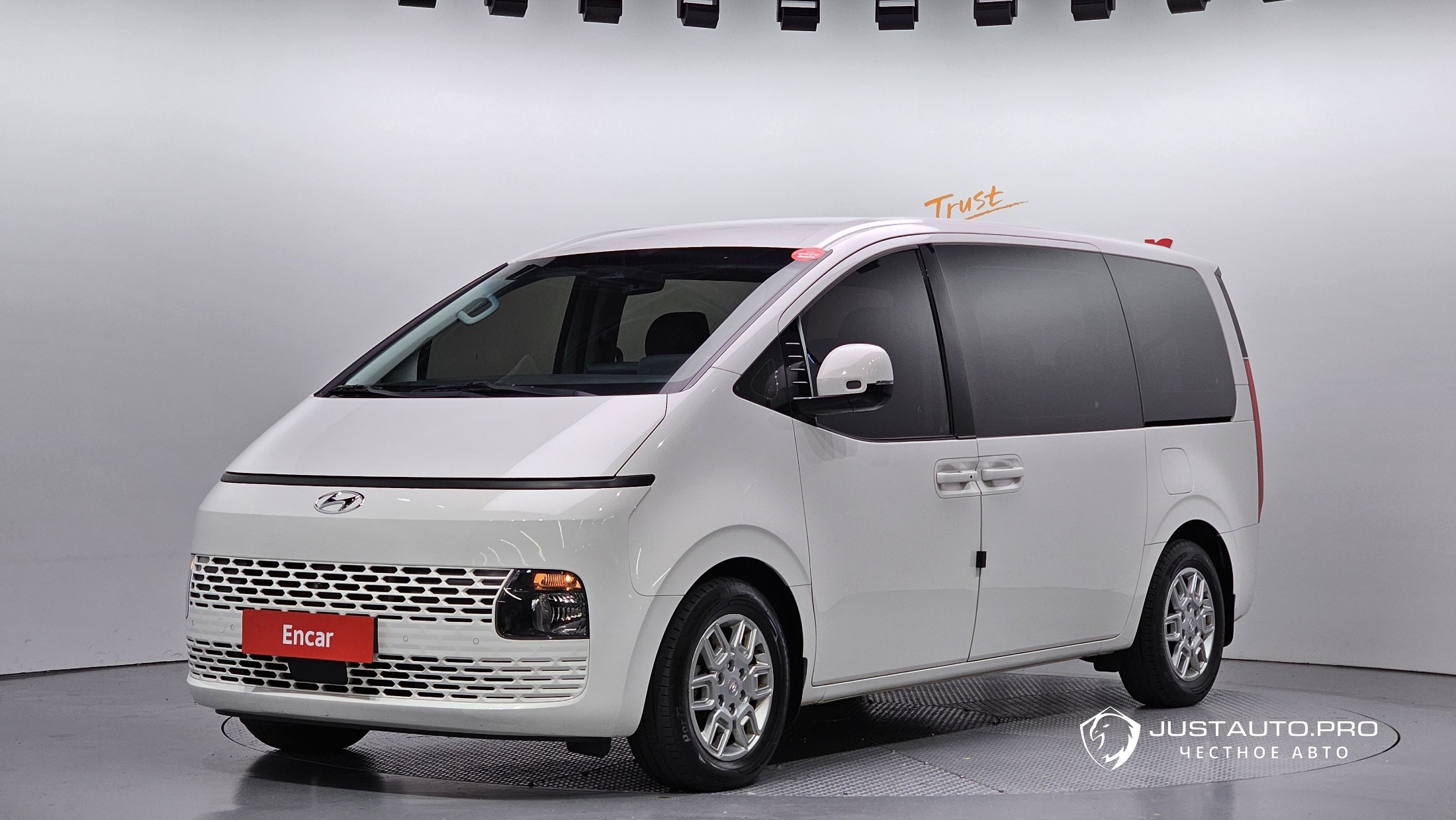 Автомобиль Hyundai Staria