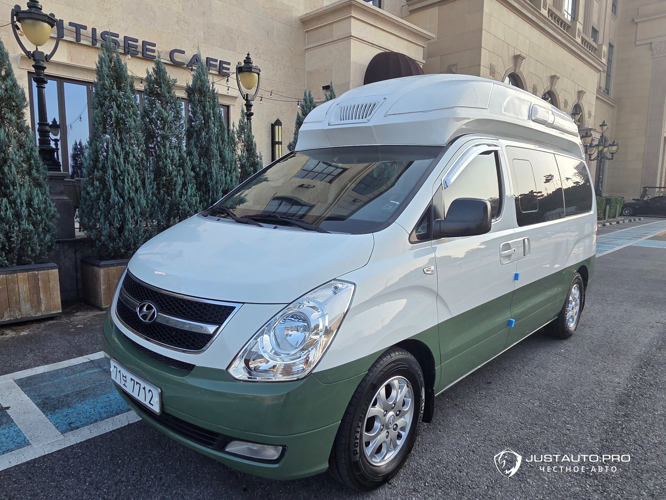 Автомобиль Hyundai Starex