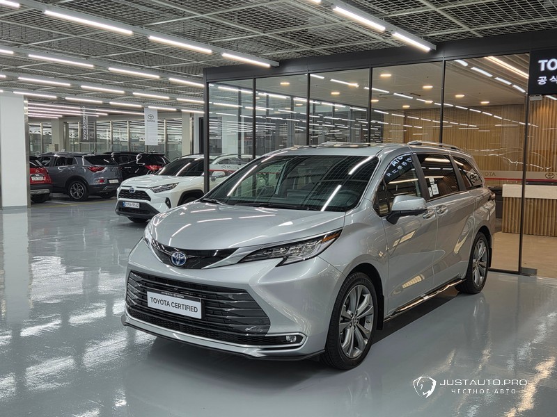 Автомобиль Toyota Sienna