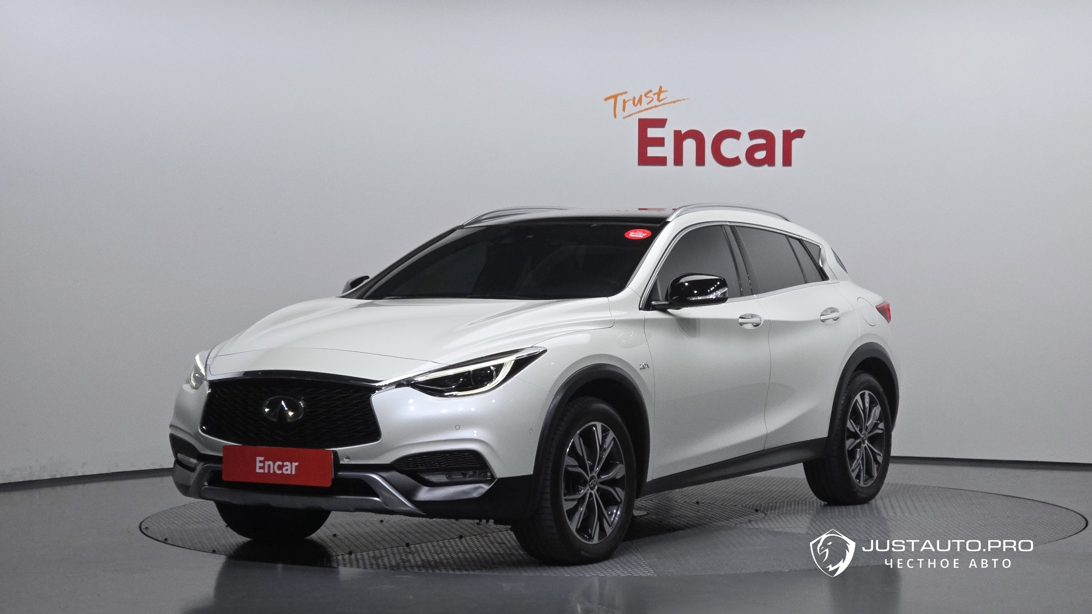 Автомобиль Infiniti QX30