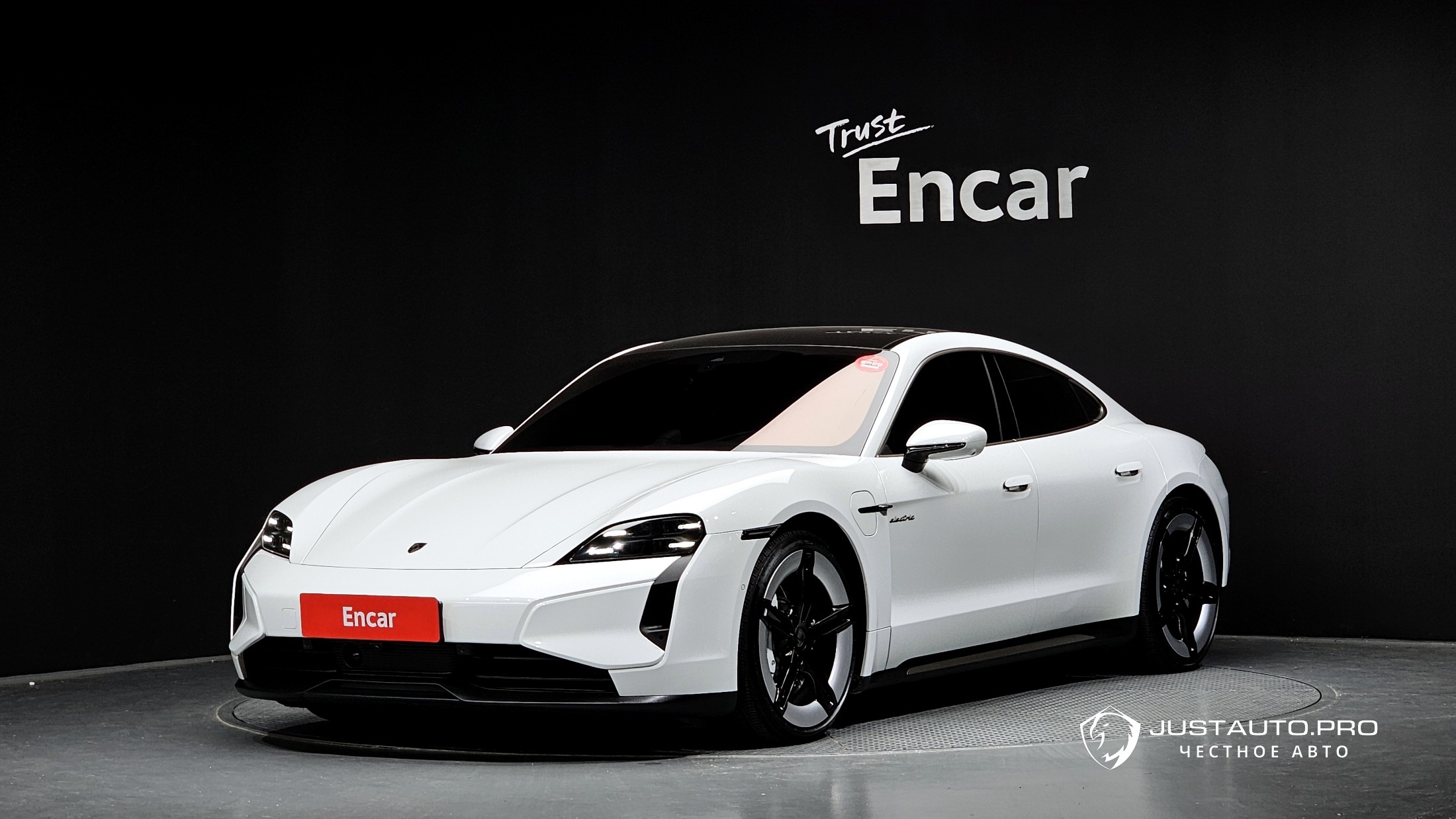 Автомобиль Porsche Taycan