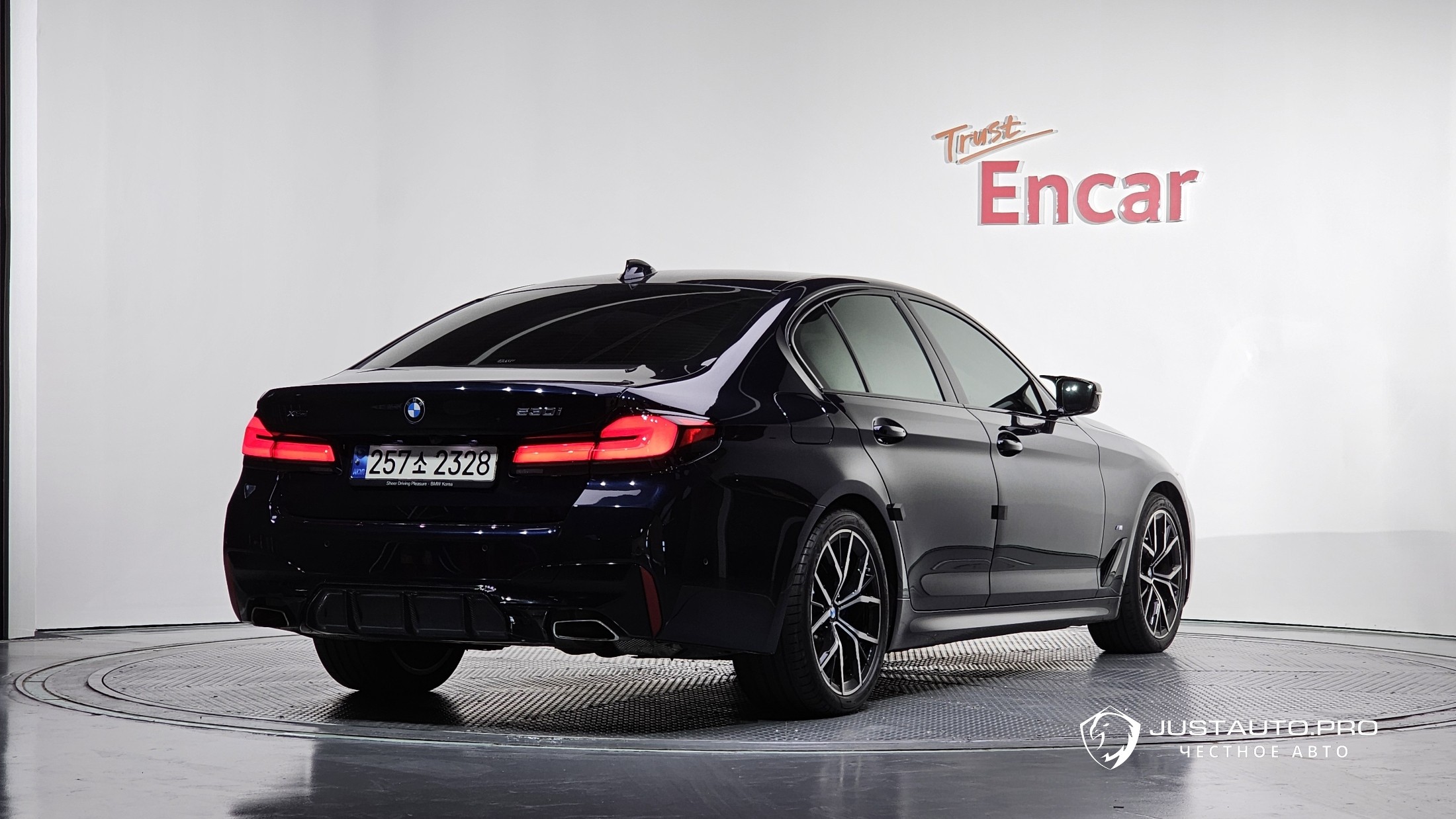 Автомобиль BMW 5-Series