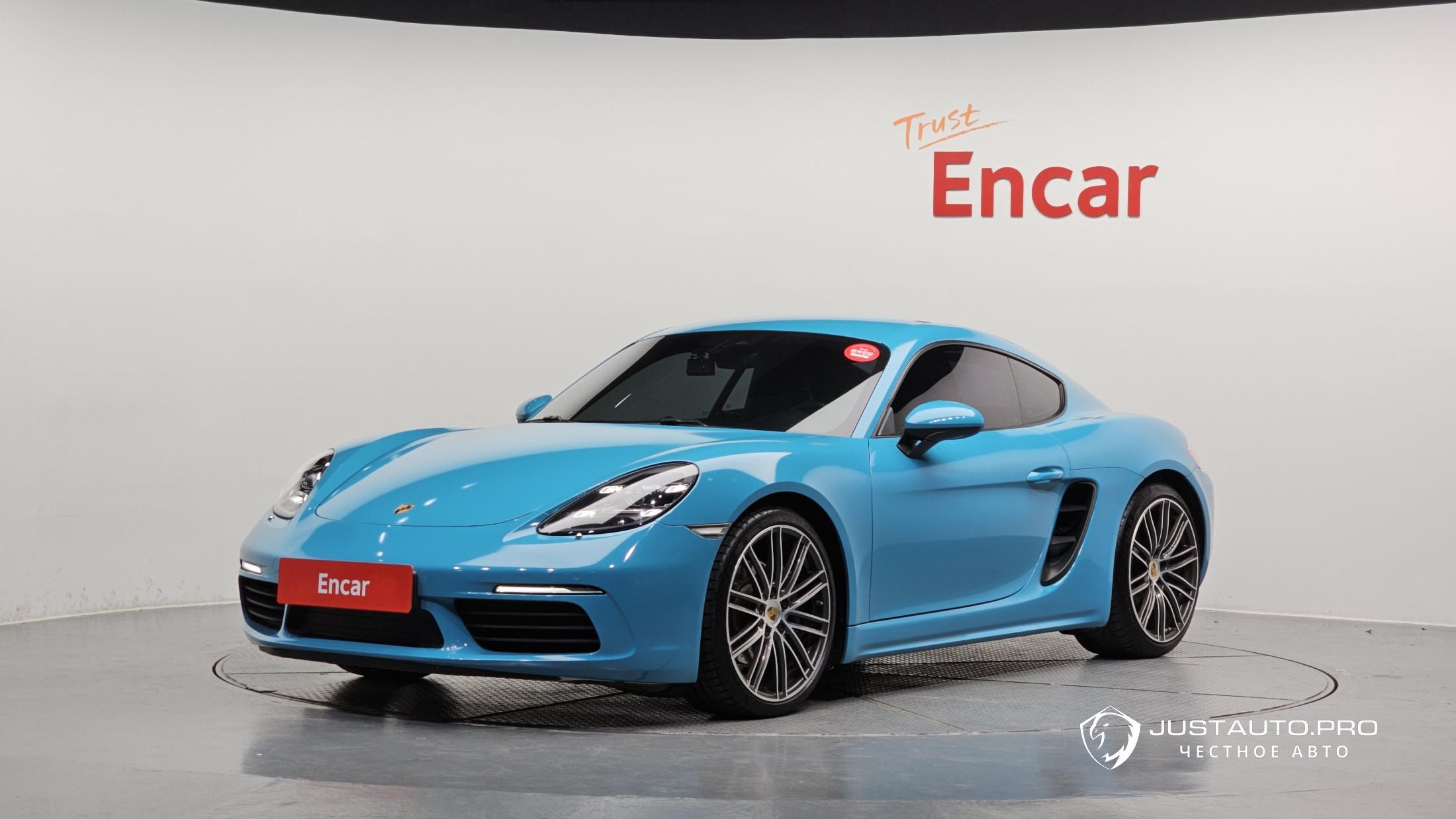 Автомобиль Porsche 718