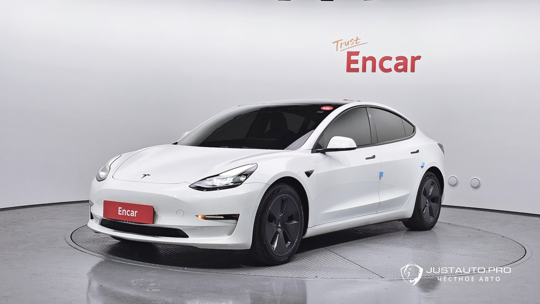 Автомобиль Tesla Model 3