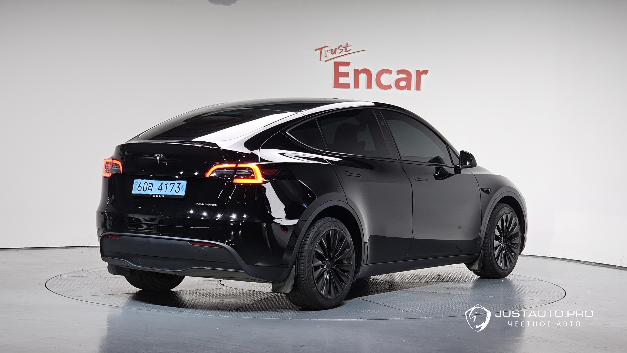 Автомобиль Tesla Model Y
