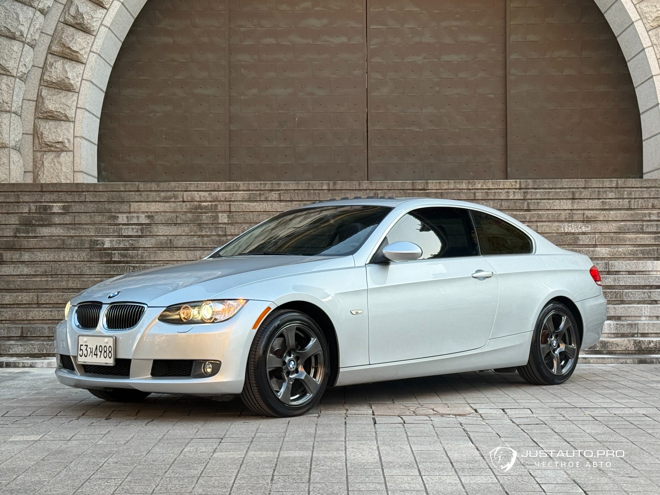 Автомобиль BMW 3-Series