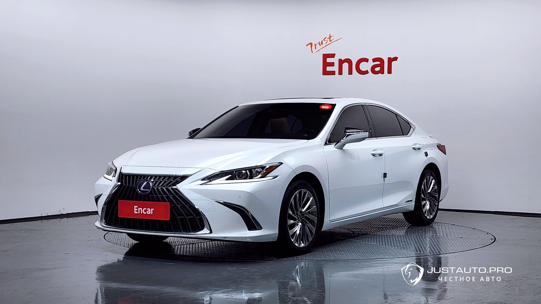 Автомобиль Lexus ES