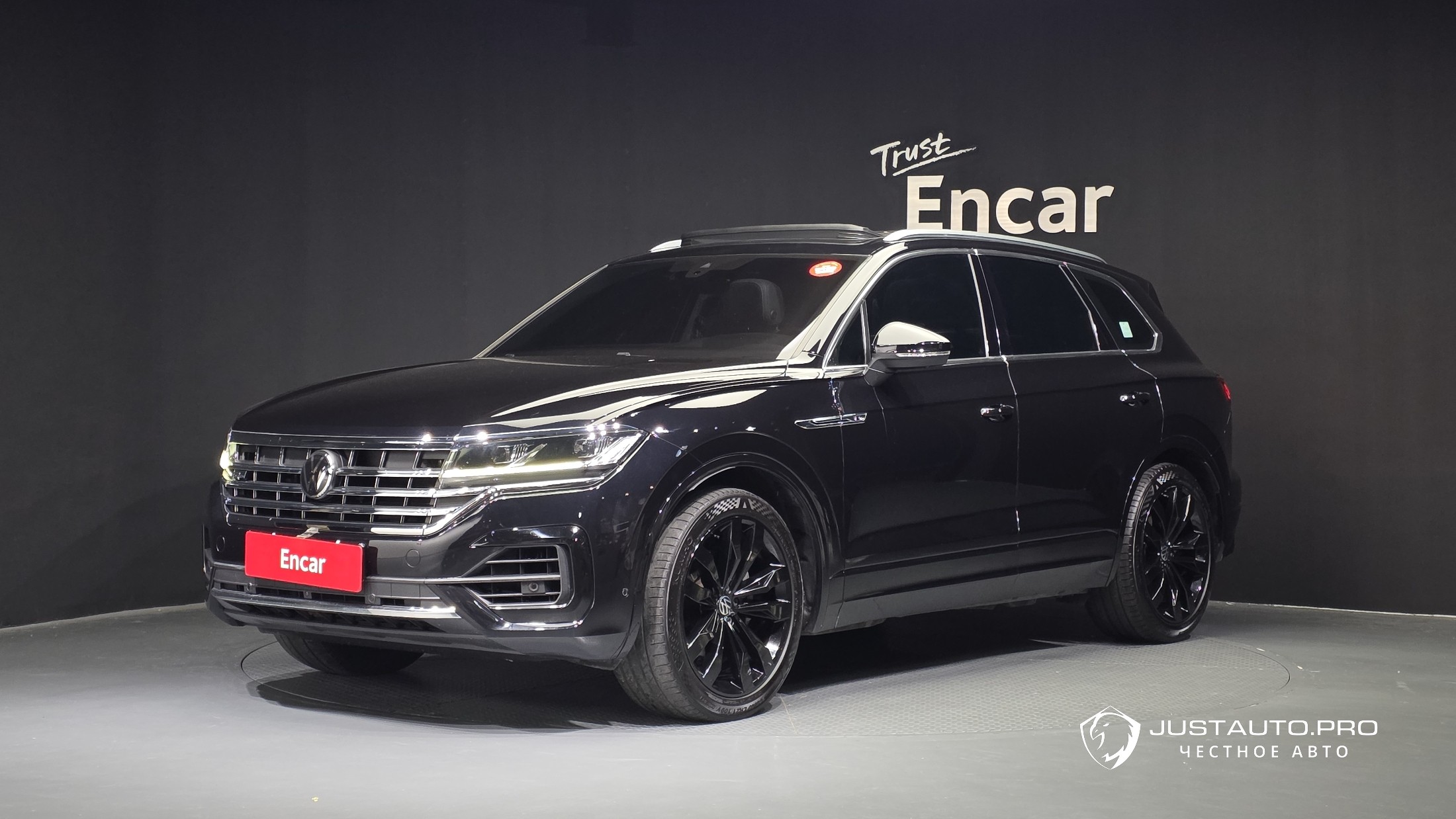 Автомобиль Volkswagen Touareg