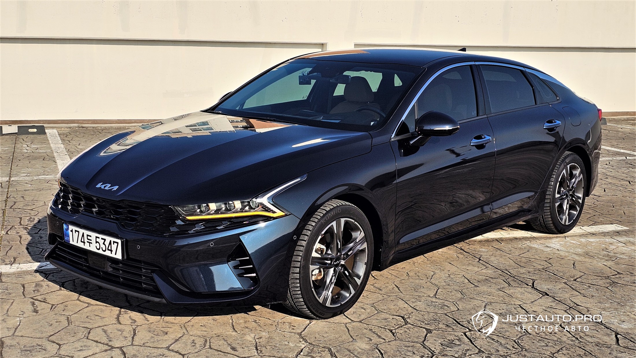 Автомобиль Kia K5