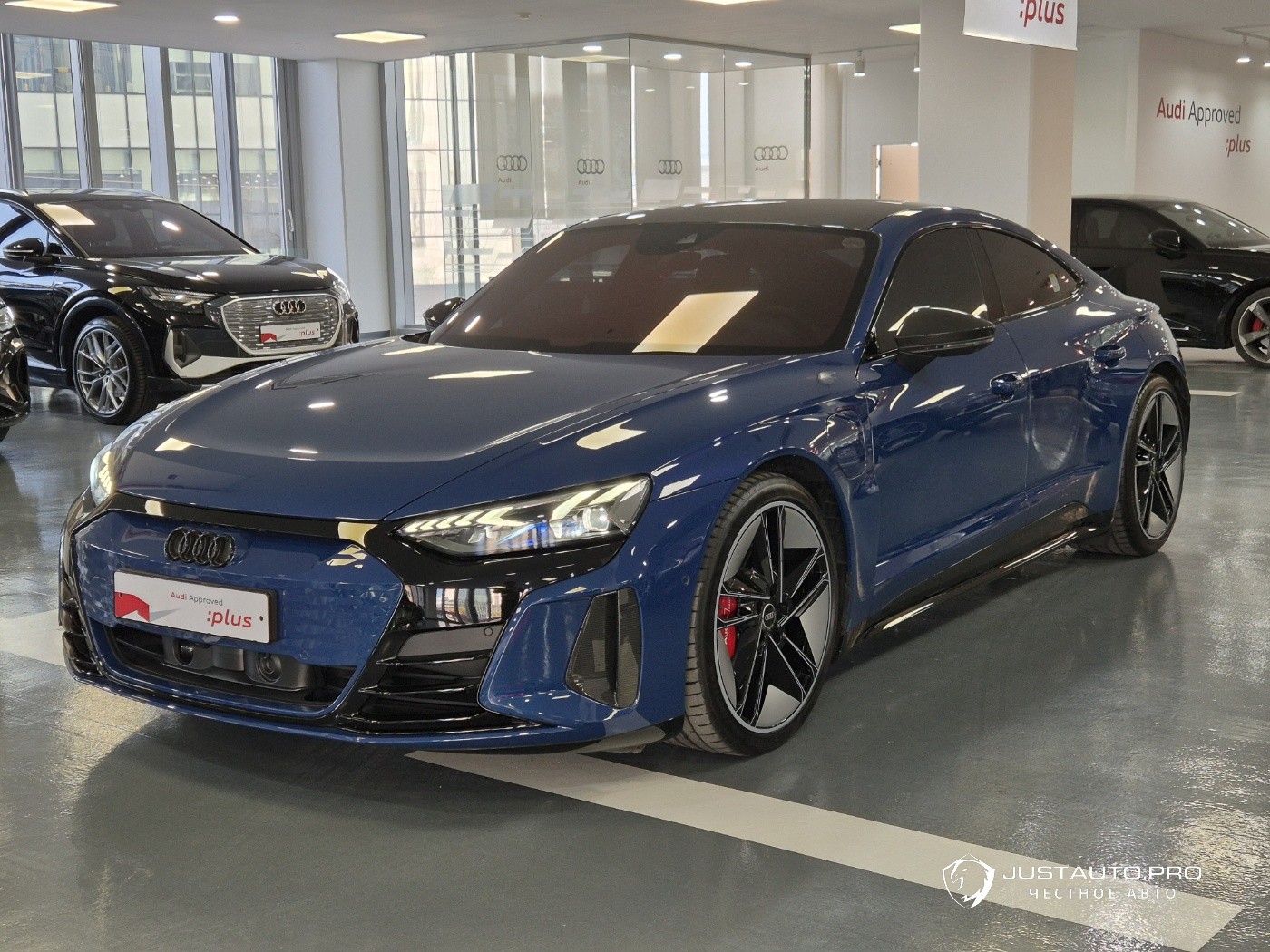 Автомобиль Audi RS e-tron GT